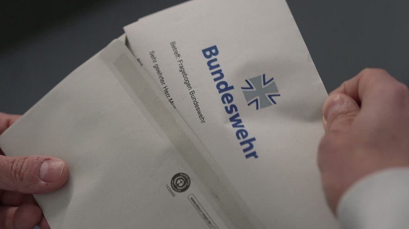 Post von der Bundeswehr: Die Jugend und der neue Wehrdienst | Bild: BR Post von der Bundeswehr: Die Jugend und der neue Wehrdienst