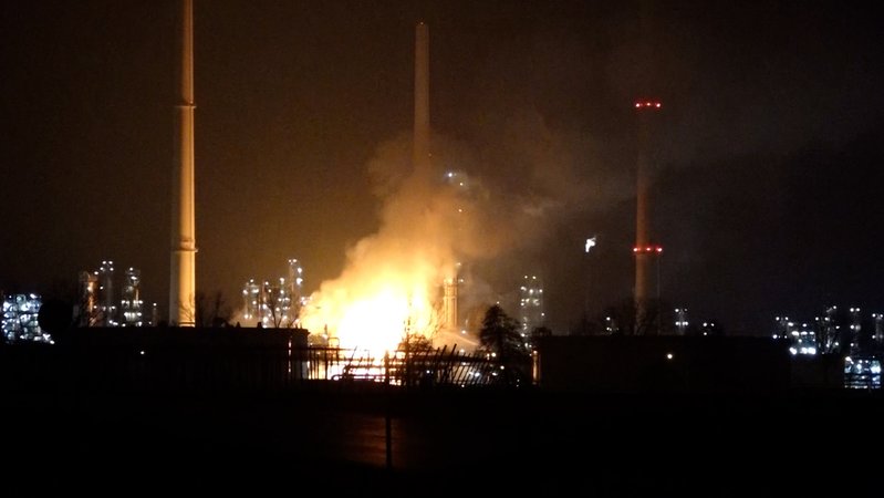 Für die Rettungskräfte bedeutete die Explosion: Großeinsatz mit Großaufgebot. | Bild: BR Für die Rettungskräfte bedeutete die Explosion: Großeinsatz mit Großaufgebot.