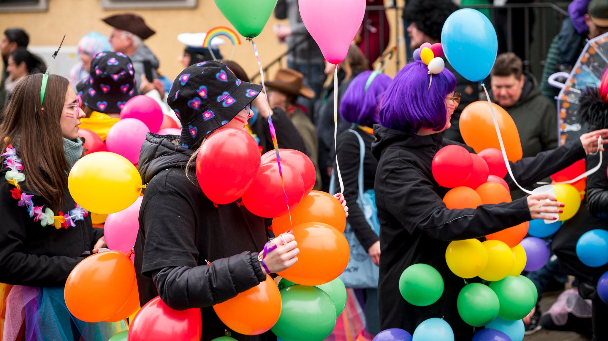 "Ausländer raus"-Rufe bei Fasching - Polizei sucht Zeugen