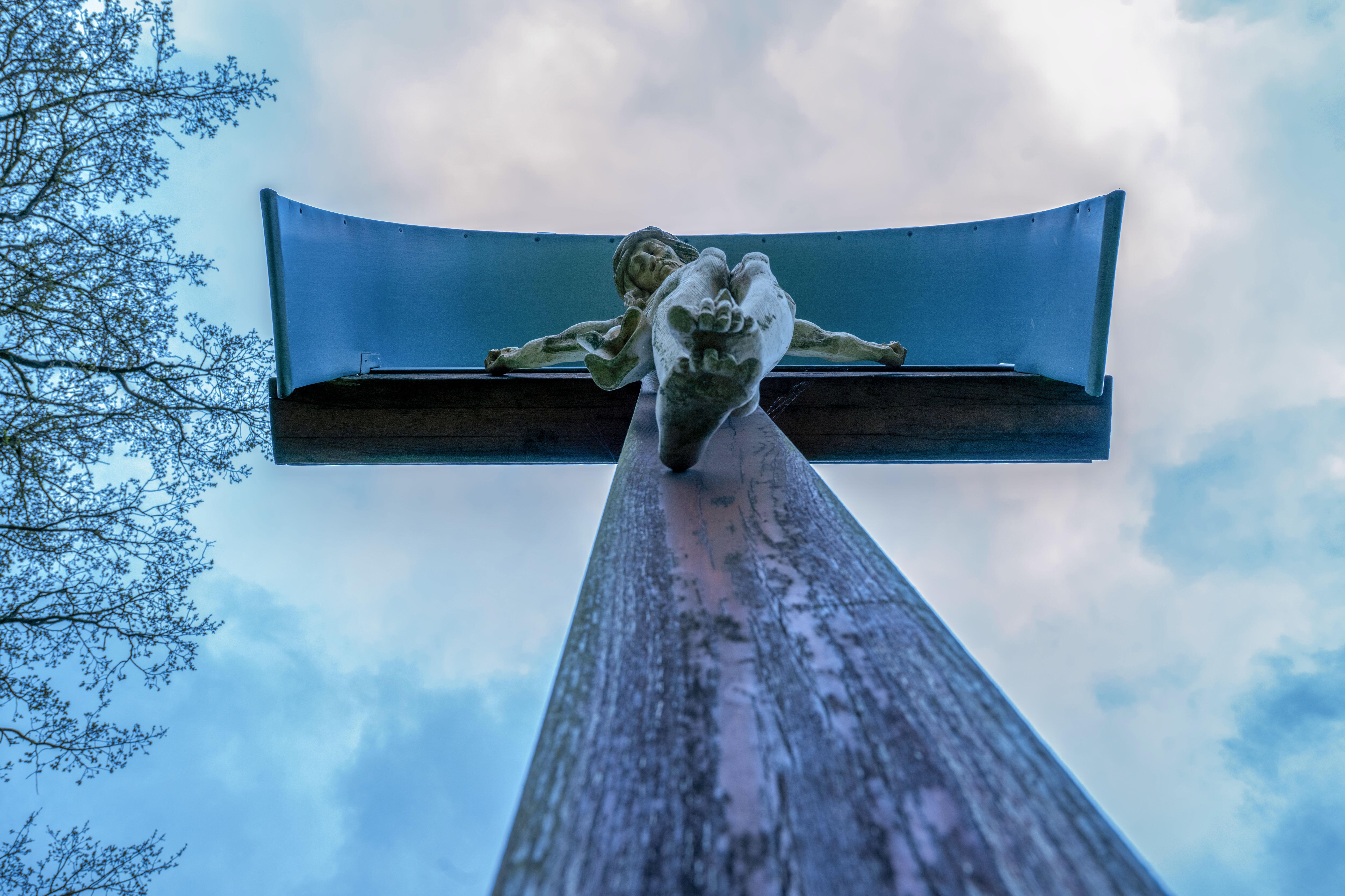 Laut biblischer Überlieferung starb Jesus um 15 Uhr. Christen gedenken daran an Karfreitag.