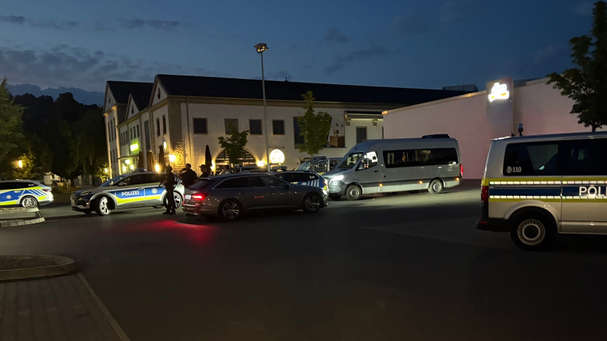 "Bedrohungslage" in Würzburg: Warnung vor bewaffnetem Mann