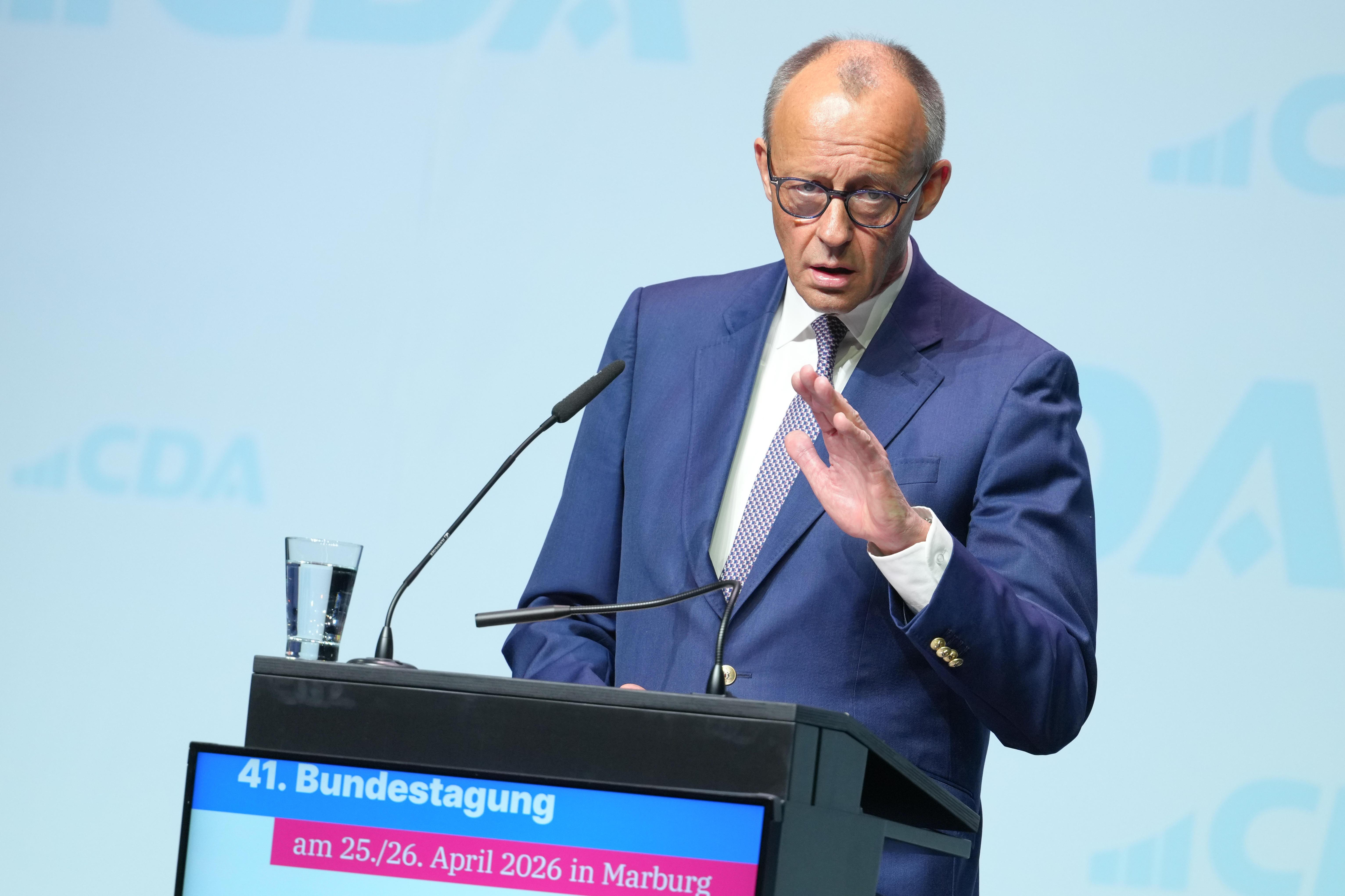 Bundeskanzler Friedrich Merz bei seiner Rede auf der Bundestagung der CDA in Marburg