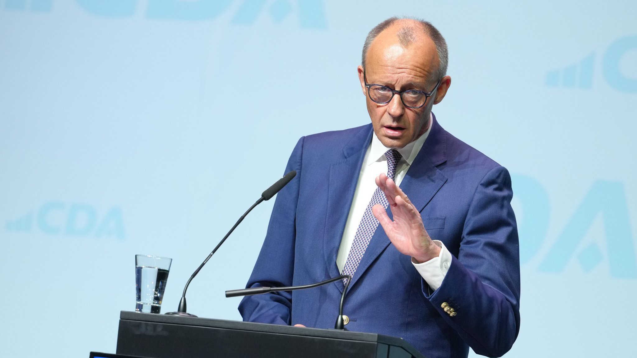 Merz nach umstrittener Aussage: Keine Kürzung der Rente geplant