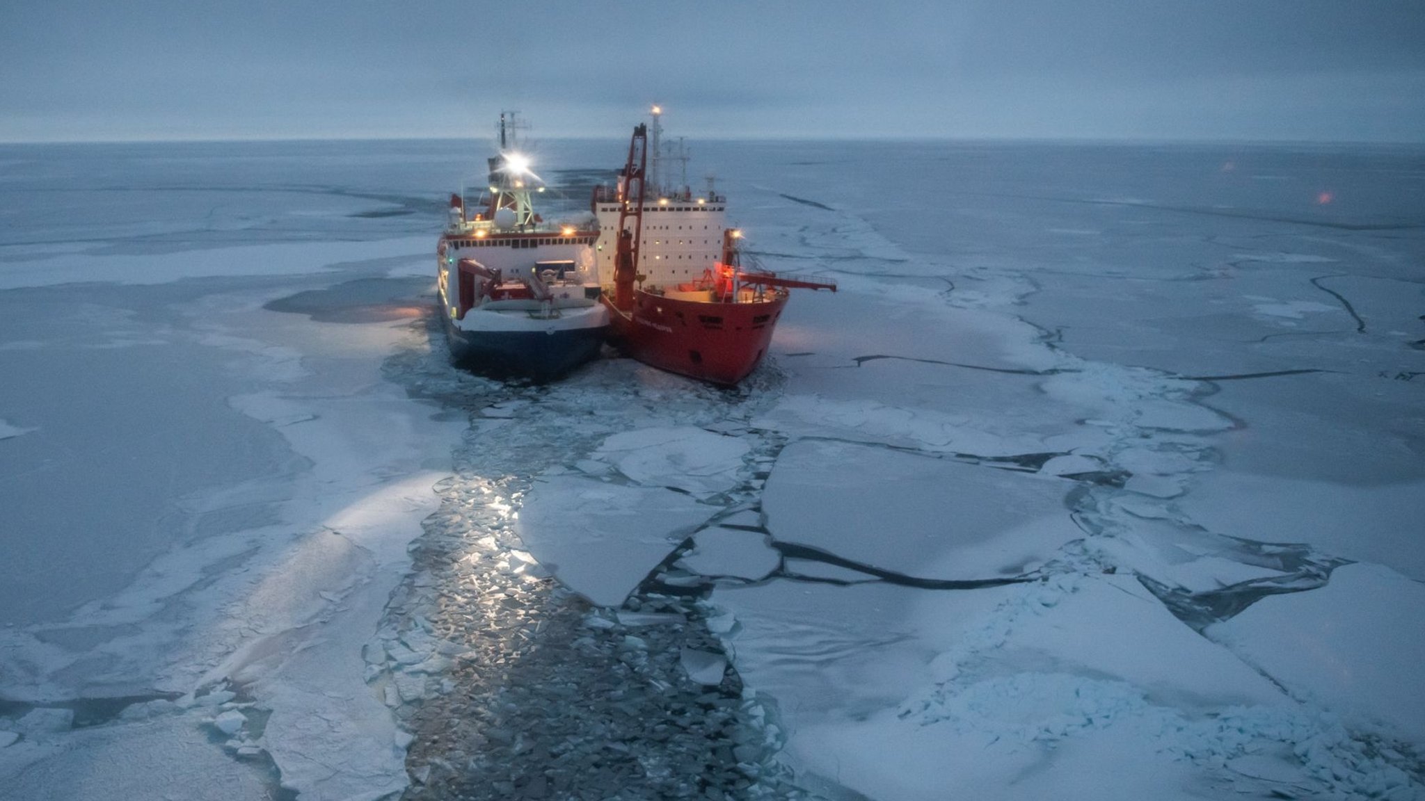 Das Forschungsschiff Polarstern hat früher als geplant eine stabile Eisscholle im Nordpolarmeer gefunden.