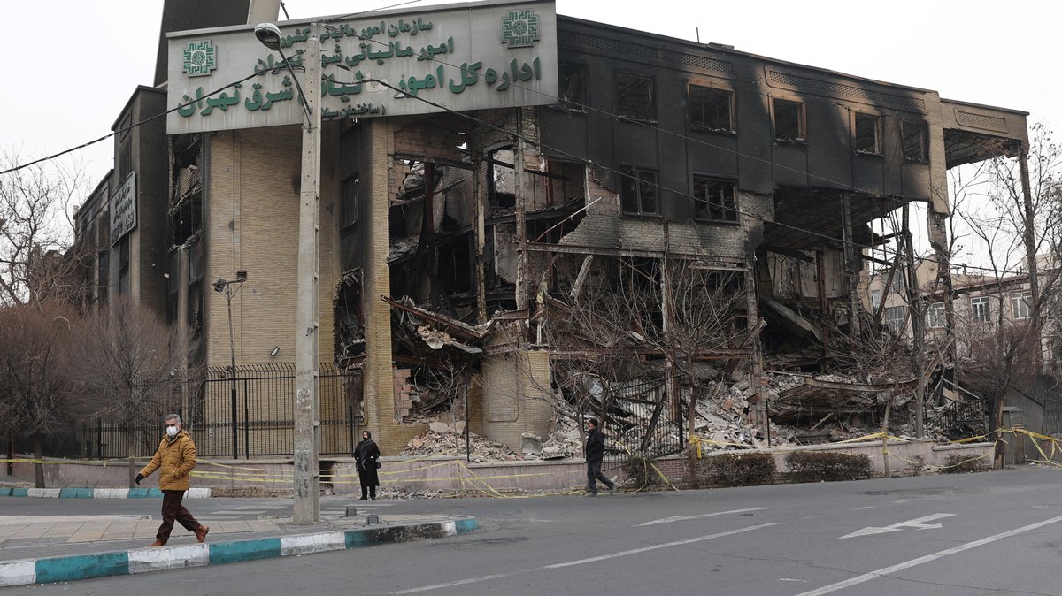 Iran: Regierung geht gegen Unterstützer der Proteste vor