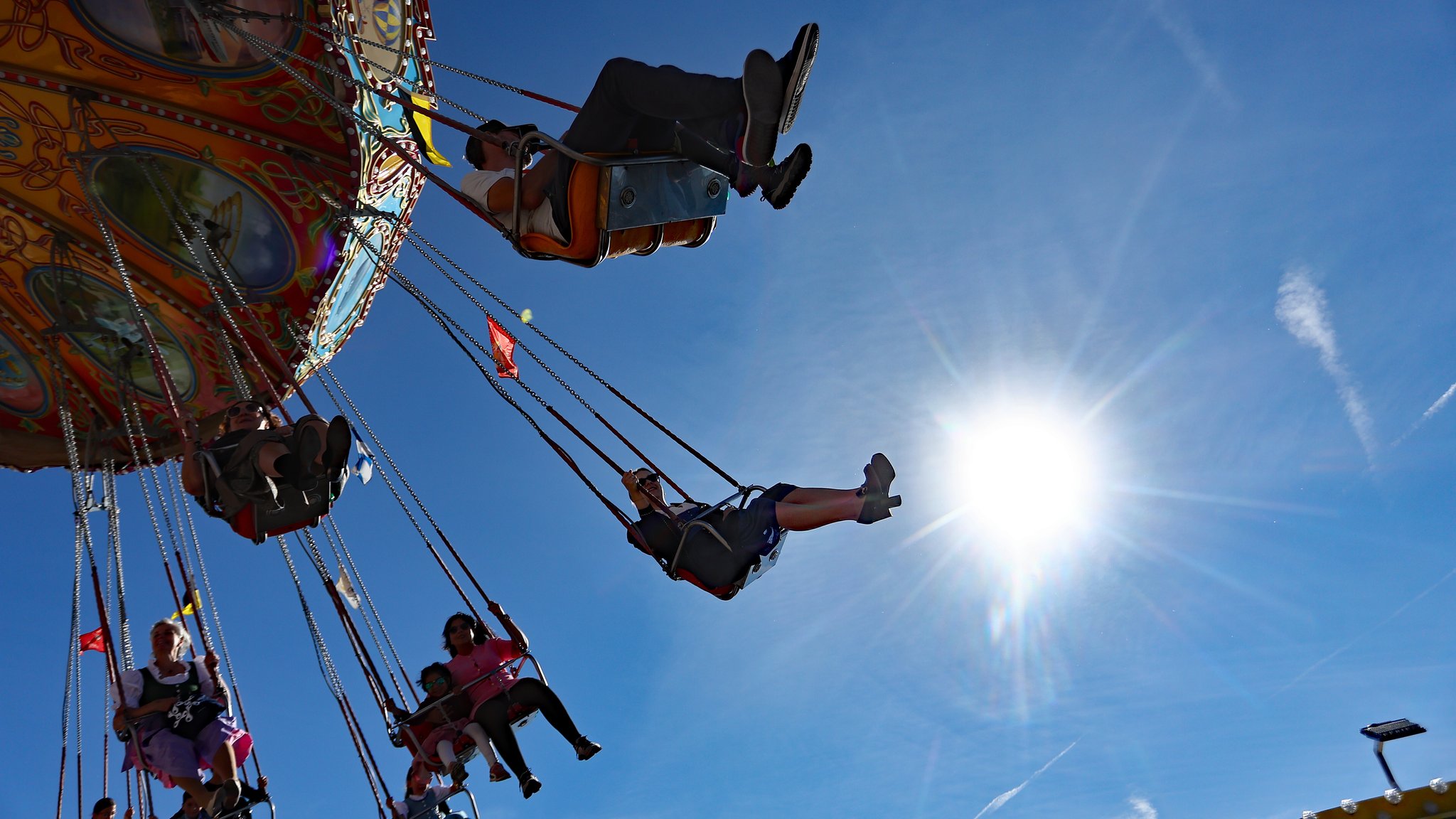Sonne beim Oktoberfest | Bild: picture alliance / ZUMAPRESS.com | Davide Elias Sonne beim Oktoberfest