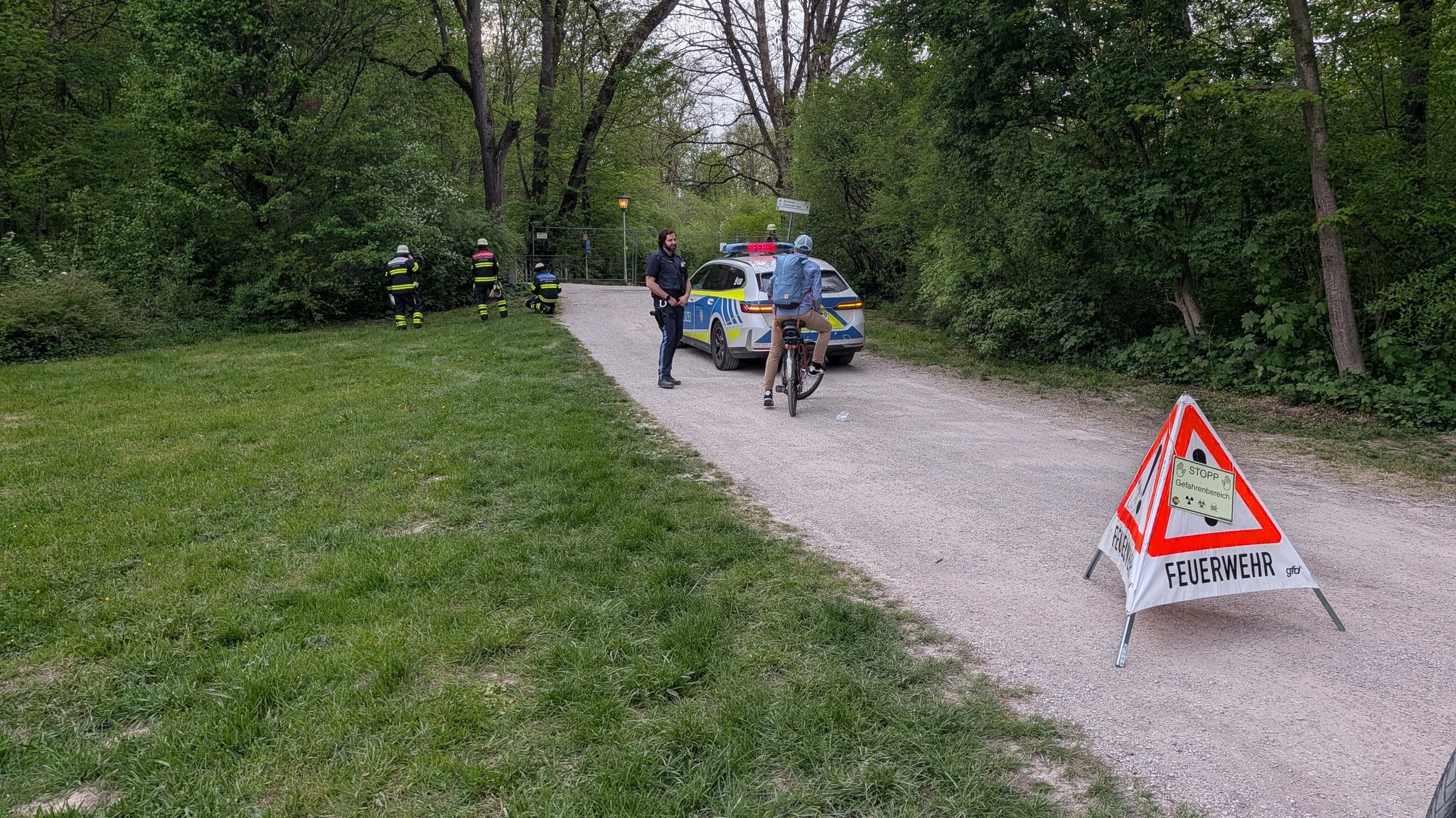 Angebliche radioaktive Strahlung: Einsatz im Englischen Garten