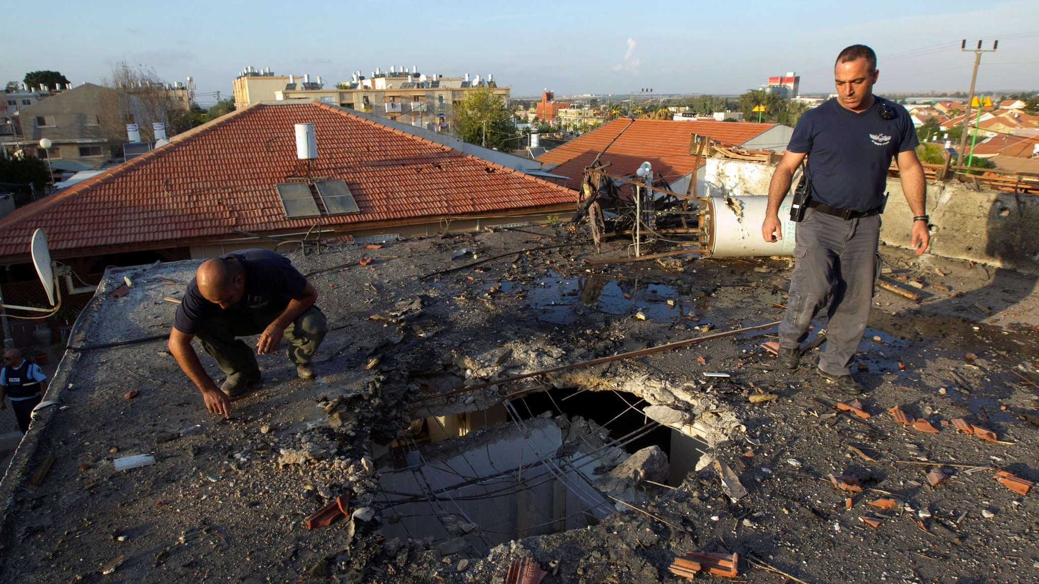 Ein israelisches Wohnhaus nach dem Einschlag einer Rakete aus Gaza. 