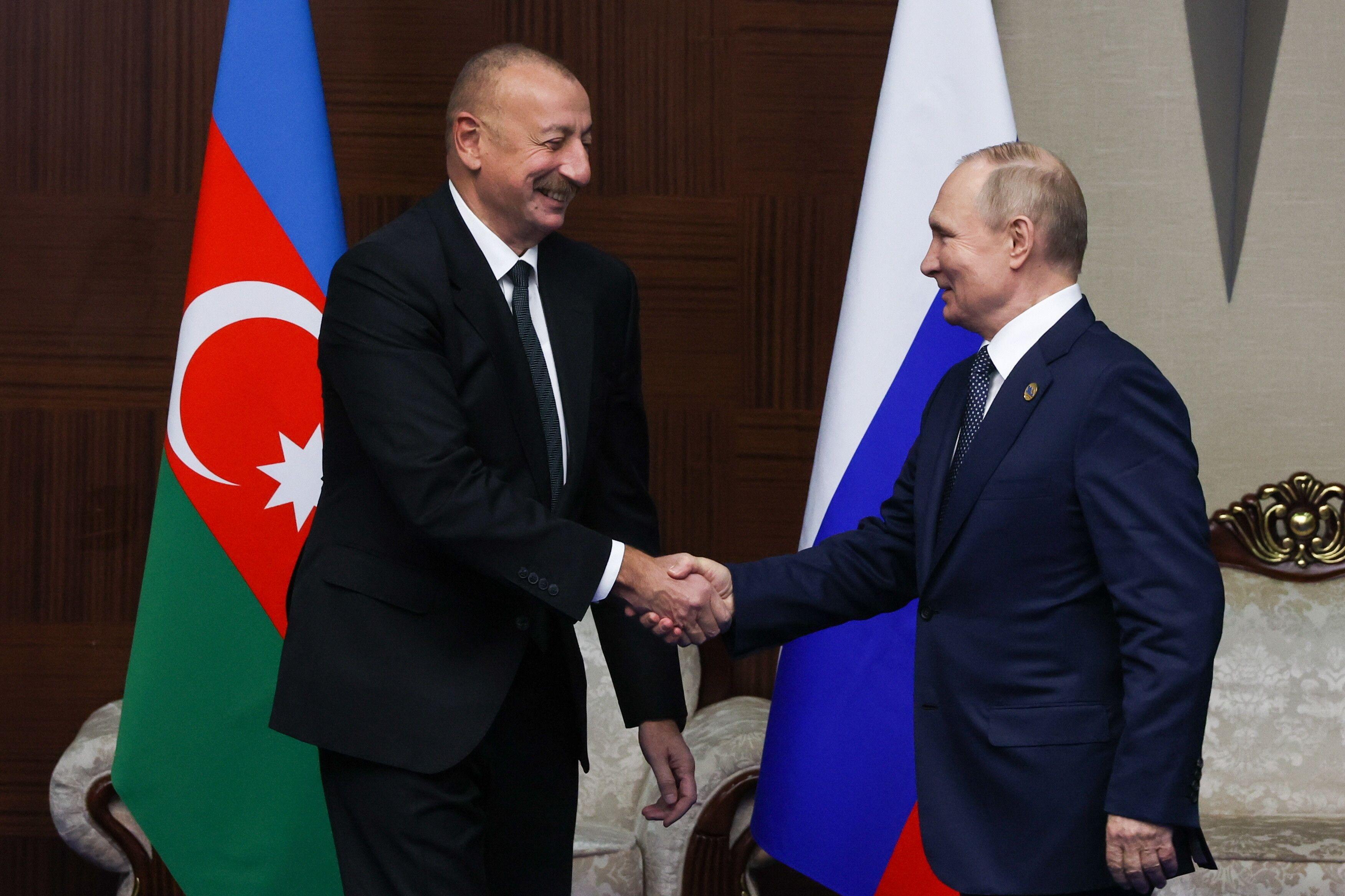 Die beiden Politiker beim Handschlag