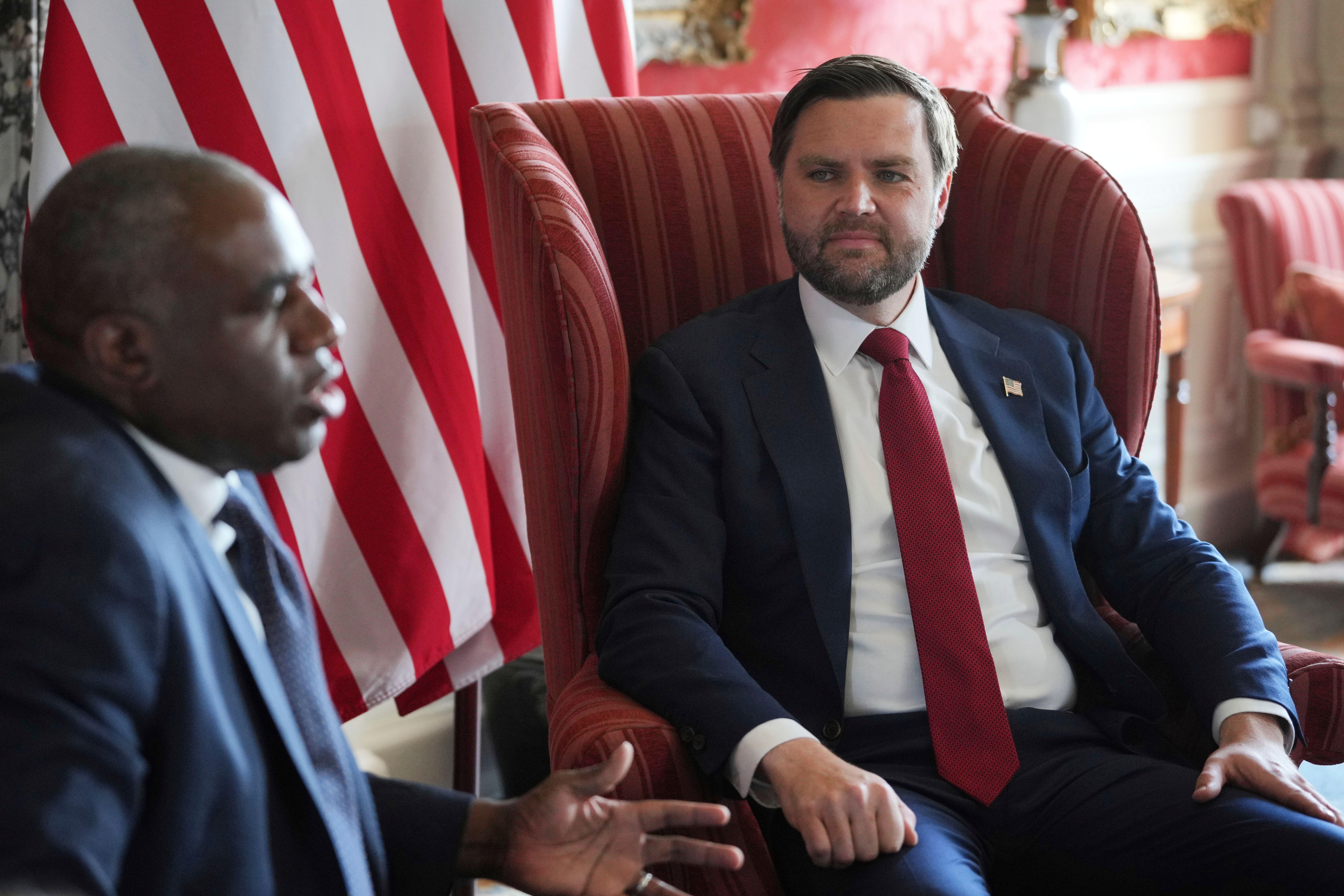 Die Gastgeber des Treffens: der britische Außenminister Lammy und US-Vizepräsident Vance