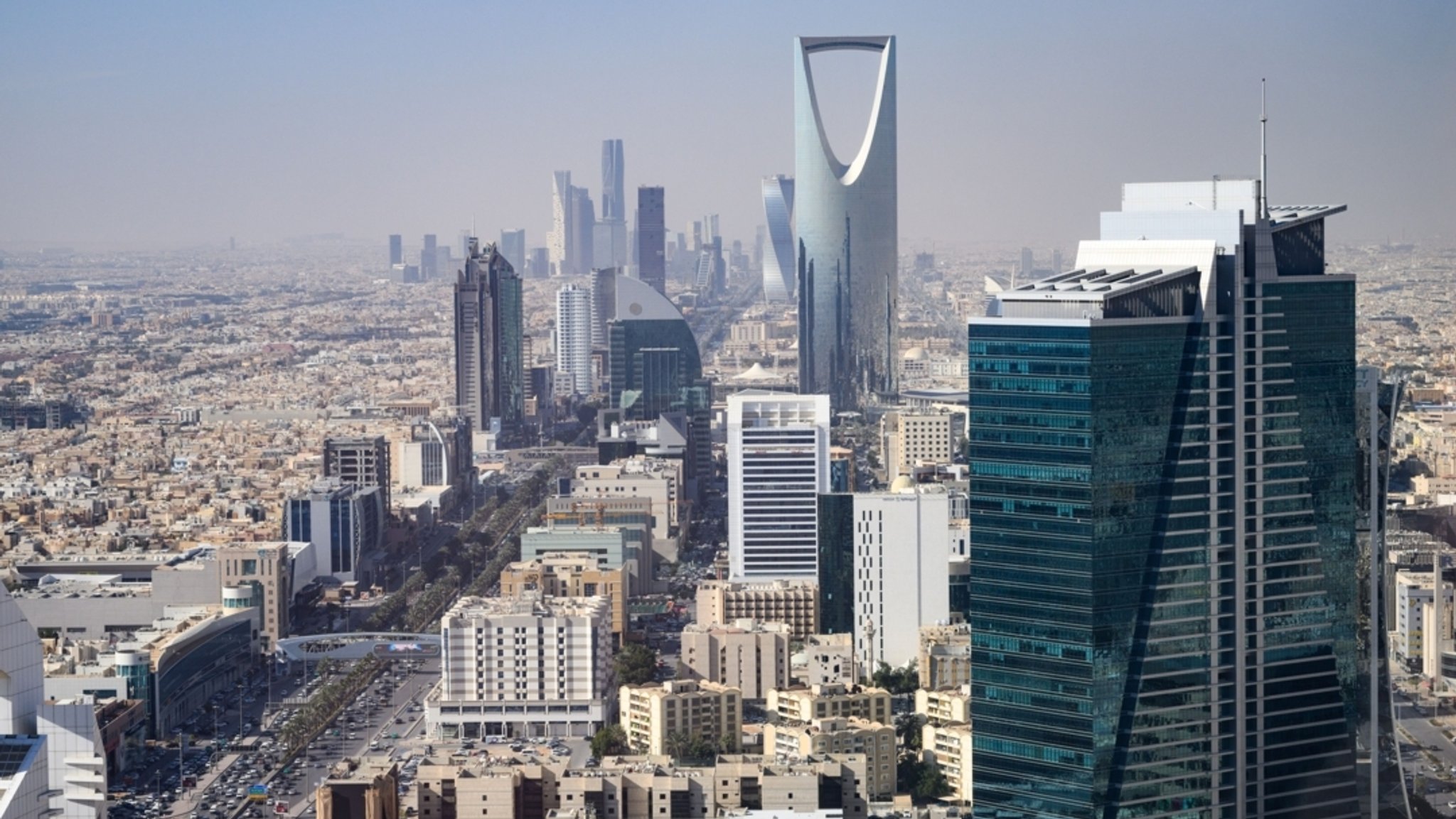 Archivbild: Blick von der Terrasse des Al Faisaliah Towers auf die Innenstadt von Riad.