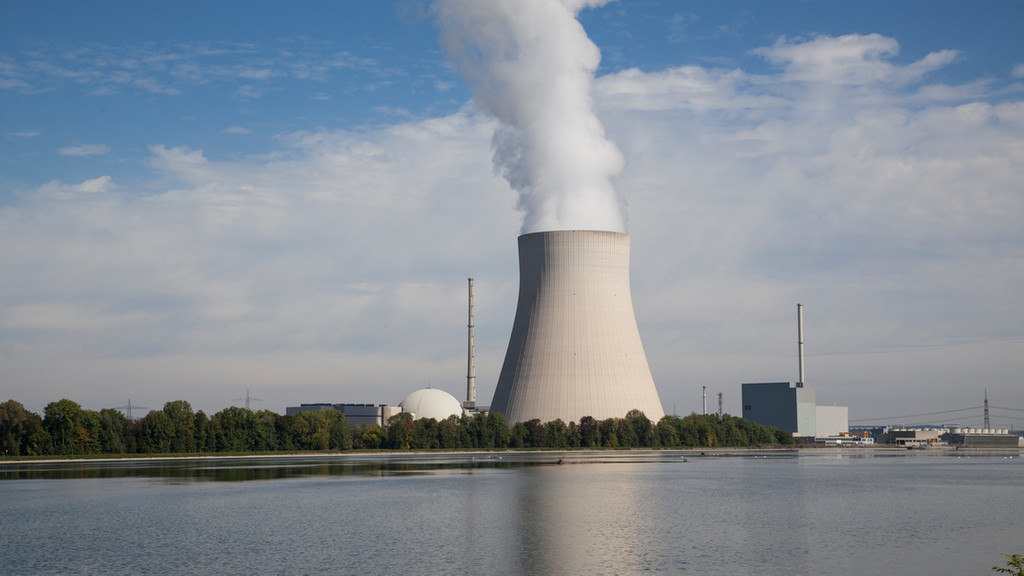 Kernkraftwerk Isar2/OHU in Niederbayern am Stausee Niederaichbach