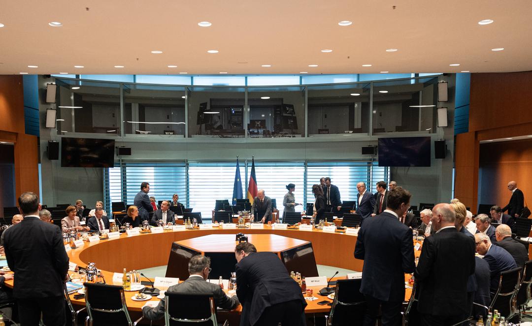 Die Bundesministerpräsidenten und die Bundesregierung versammeln sich im Bundeskanzleramt. 