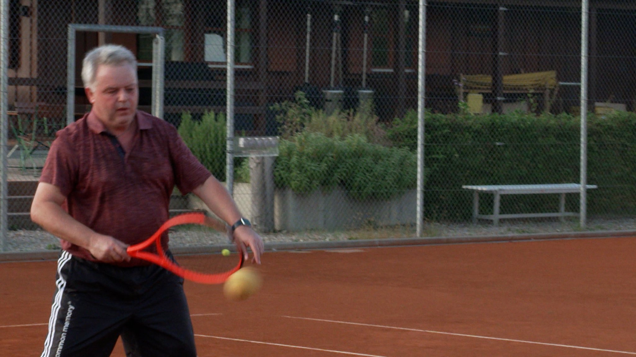 Tennisspielen trotz Blindheit?