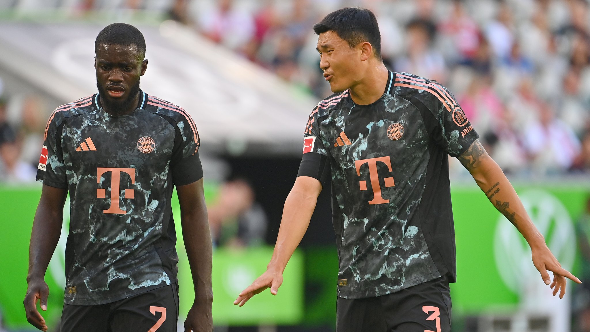 Dayot Upamecano (links) und Minjae Kim (rechts) erwischten keinen guten Nachmittag in Wolfsburg.