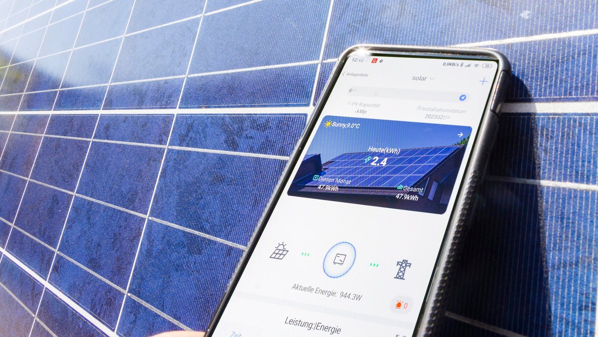 Solaranlage: Mit einer App kann der Solarstromertrag jederzeit kontrolliert werden