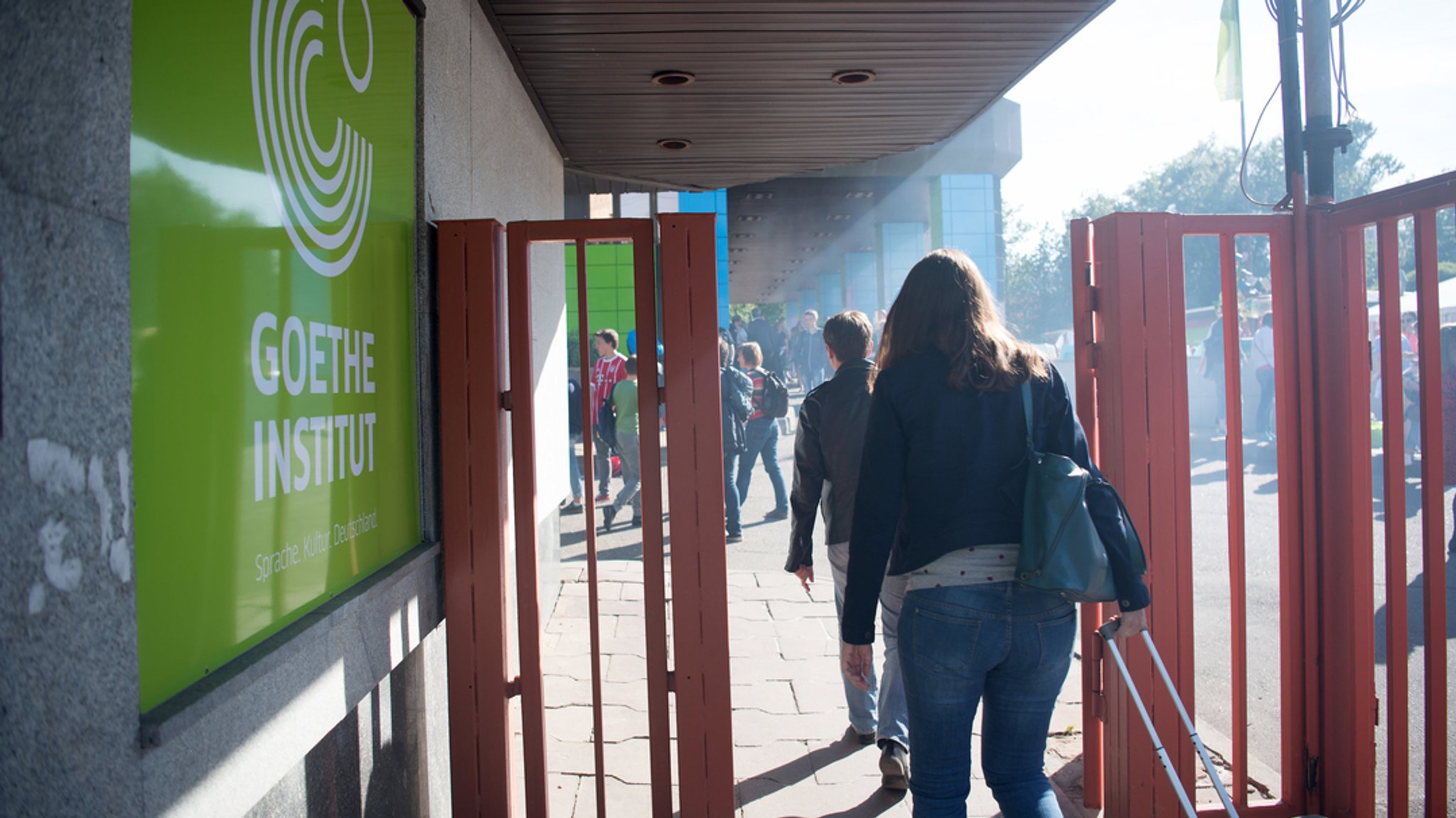 Menschen gehen in das Goethe-Institut in Moskau (Archivbild von 2018)