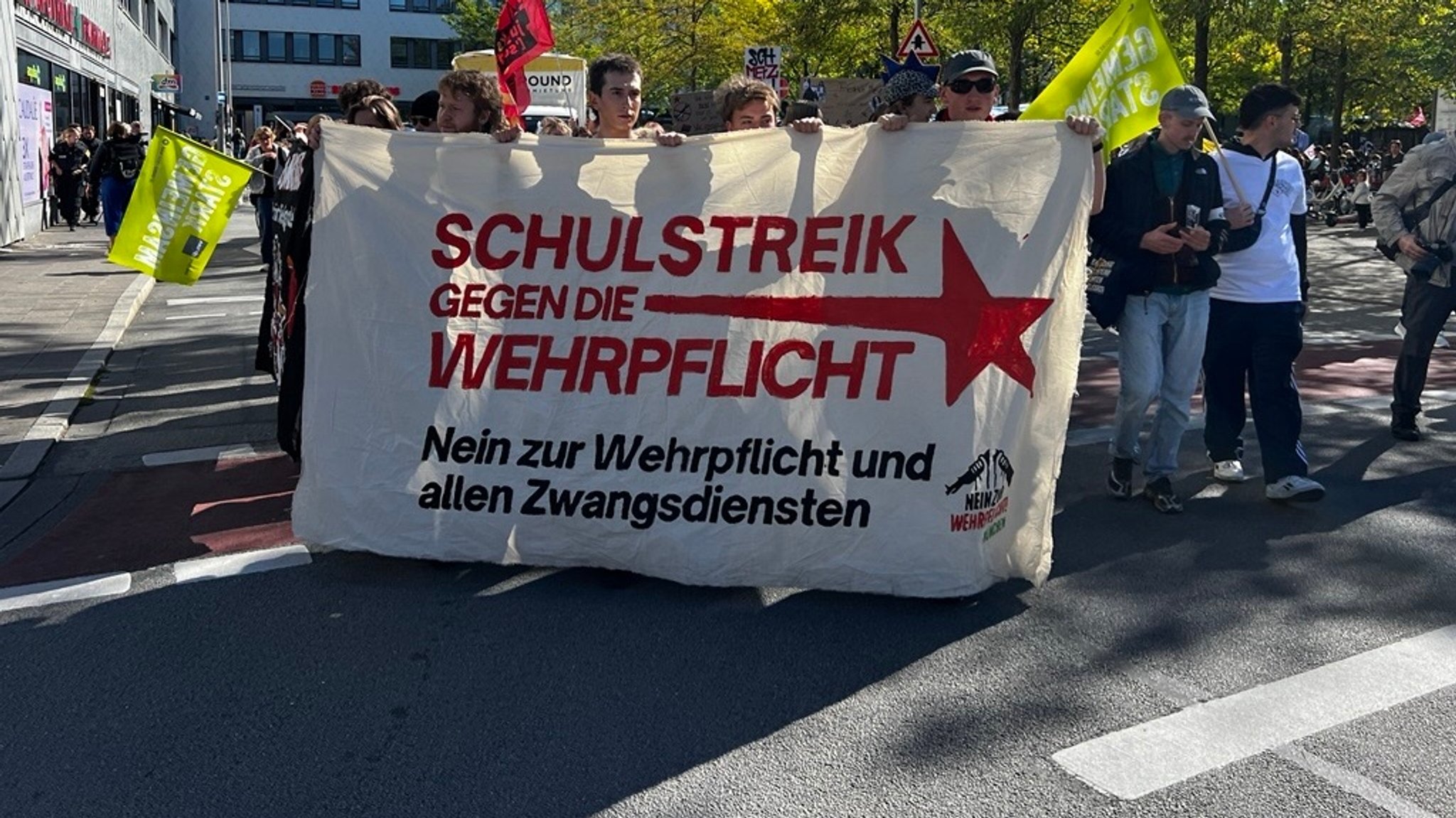 Der Demonstrationszug ging vom Giesinger Bahnhof bis hin zum Gärtnerplatz. | Bild: BR/Alisa Schröter Der Demonstrationszug ging vom Giesinger Bahnhof bis hin zum Gärtnerplatz.