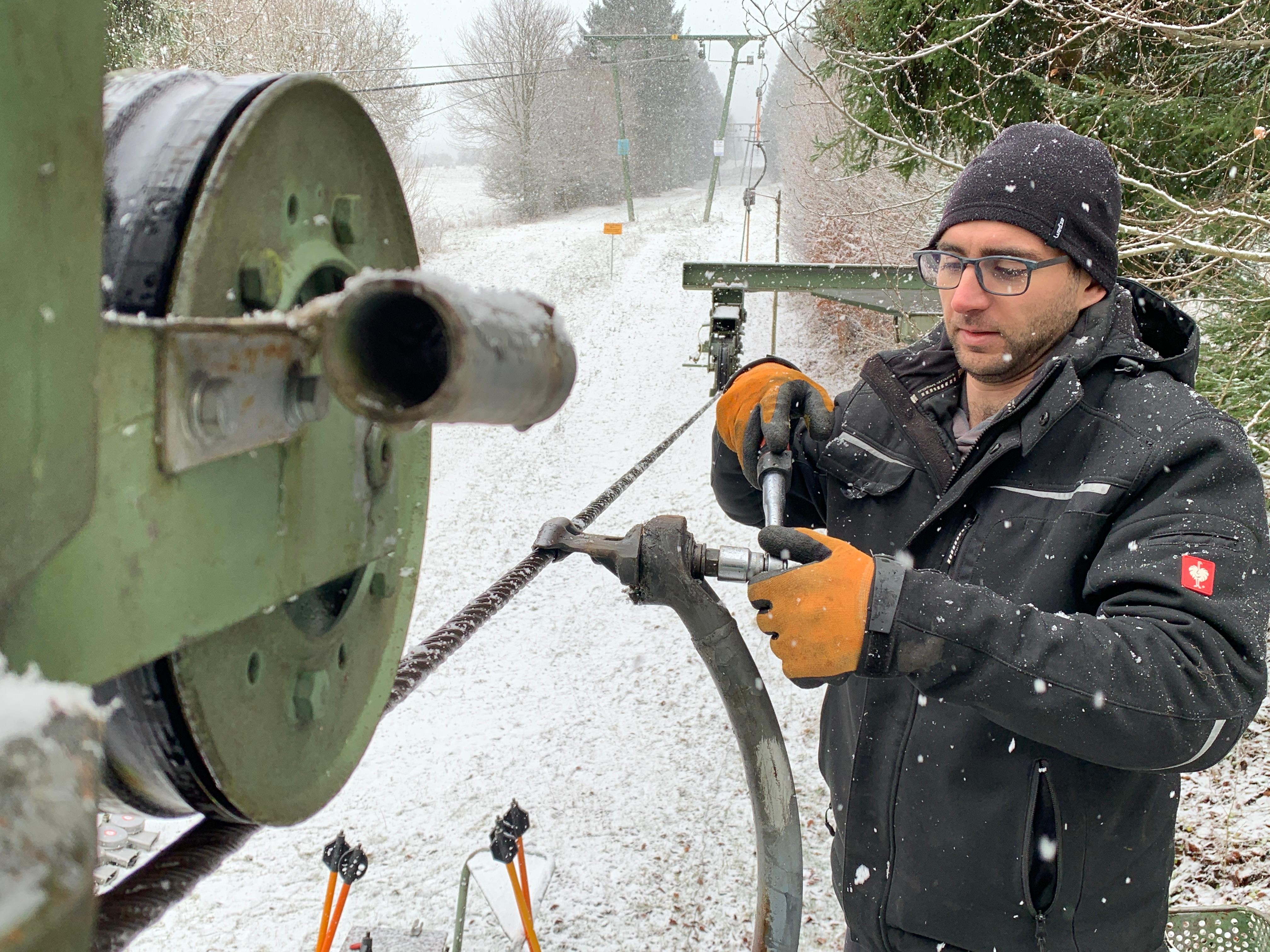 Skiliftbetreiber Matthias Adrian am Arnsberg in der Rhön