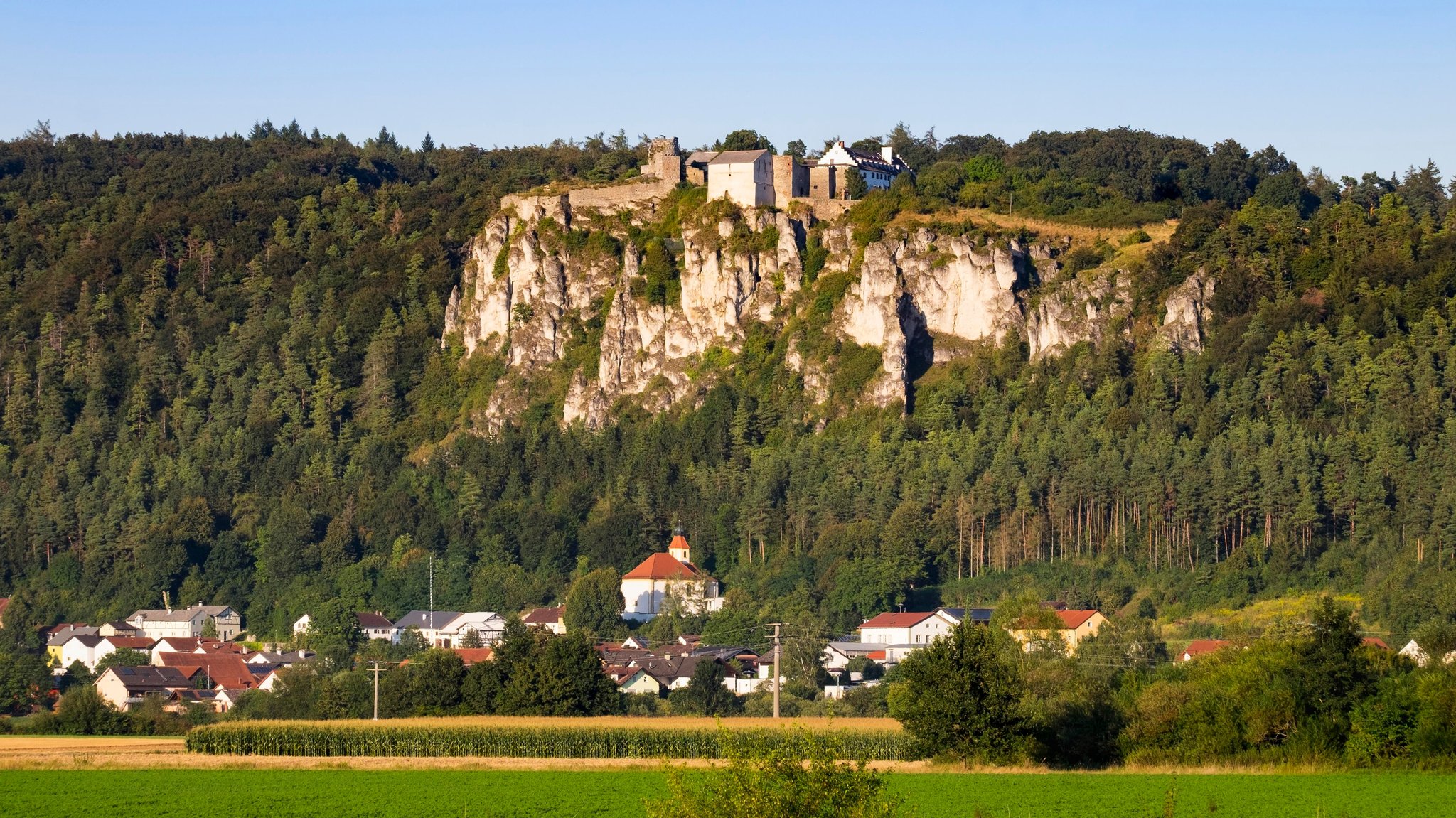 Burgruine Arnsberg und Arnsberg bei Kipfenberg im Altmühltal