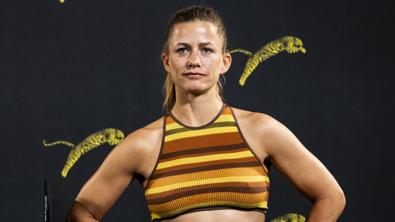 Die österreichische Choreographin und Performance-Künstlerin Florentina Holzinger | Bild: picture alliance/KEYSTONE | JEAN-CHRISTOPHE BOTT Die österreichische Choreographin und Performance-Künstlerin Florentina Holzinger