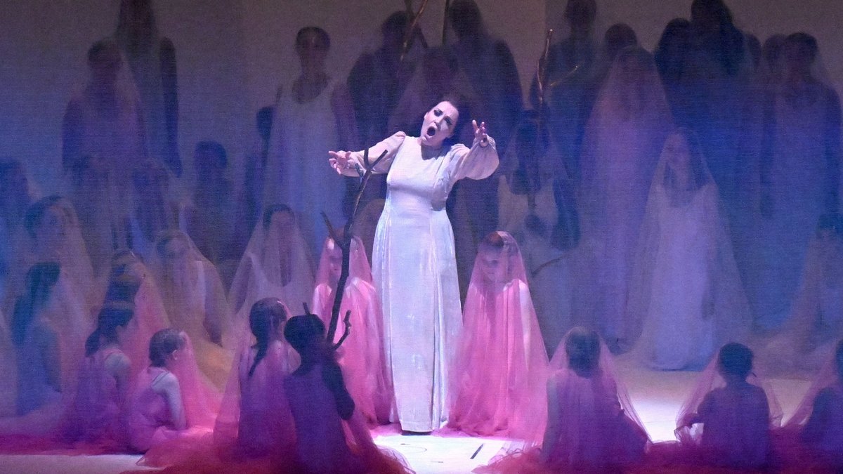 Szene aus "Don Giovanni" bei den Salzburger Festspielen 2024 mit Nadezhda Pavlova als Donna Anna