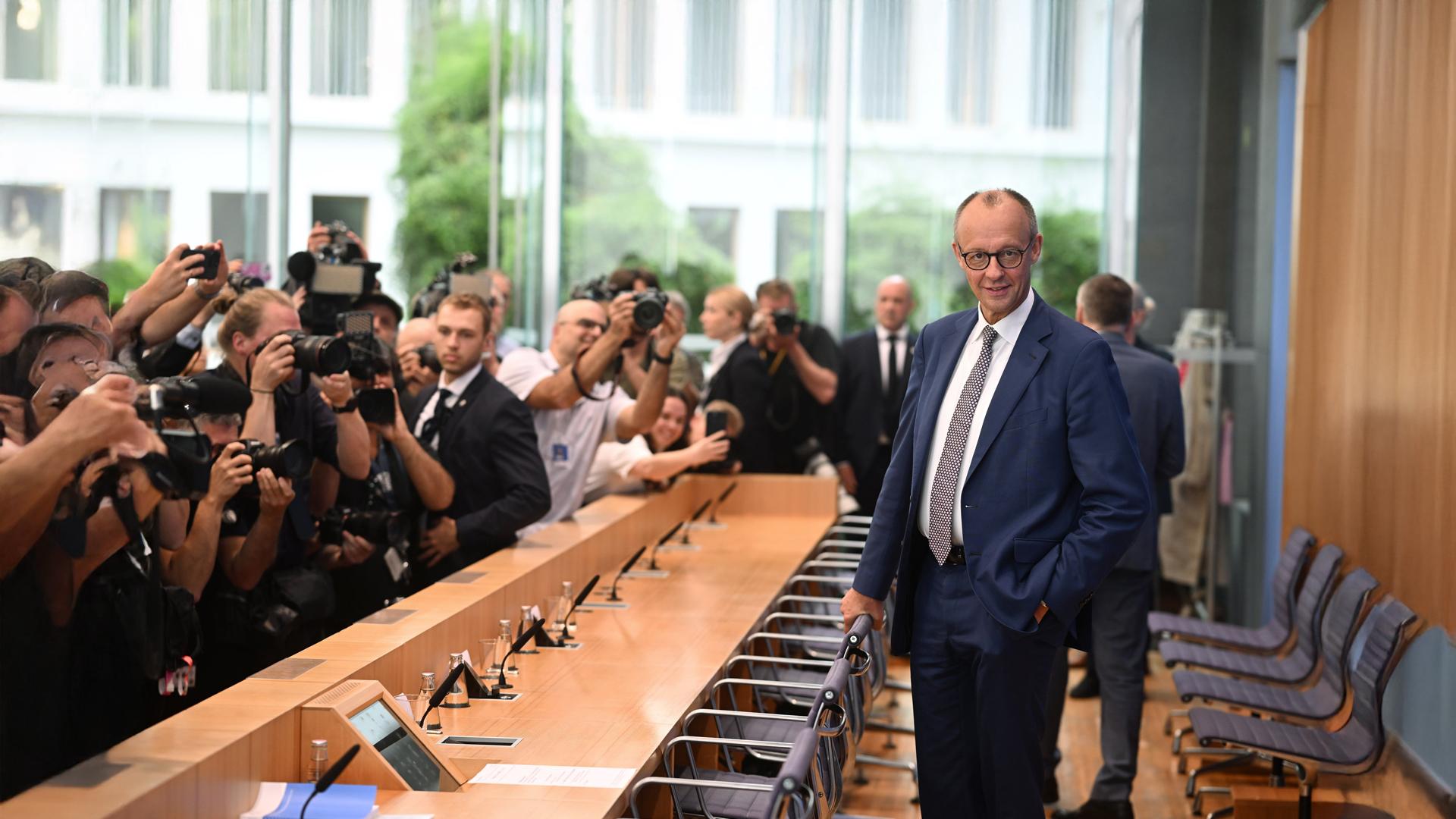 Bundeskanzler Merz hat auf der traditionellen Sommer PK in Berlin erste Bilanz gezogen.