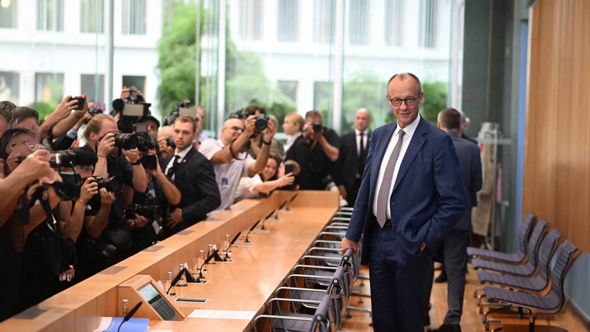 Bundeskanzler Merz hat auf der traditionellen Sommer PK in Berlin erste Bilanz gezogen.