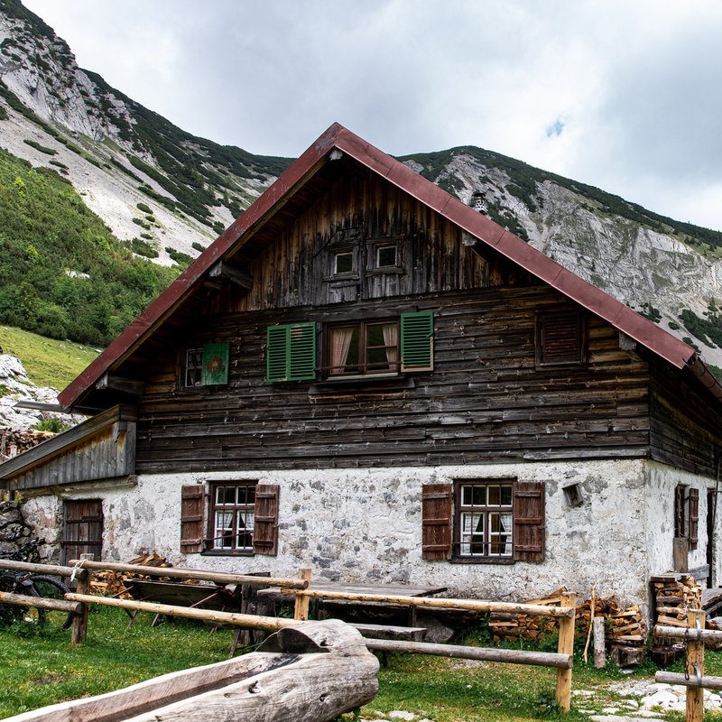 Berghütten früher und heute - Schutzhaus in luftiger Höhe - radioWissen | BR Podcast