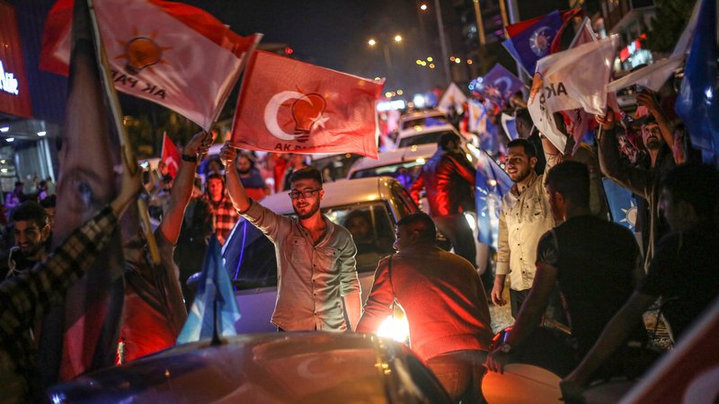 Erdoğan zementiert seine Macht - Türkei nach Wahl tief gespalten