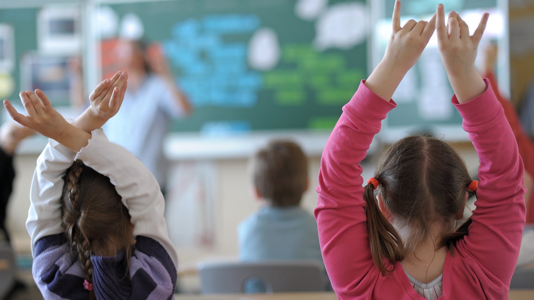 Grundschüler im Klassenzimmer