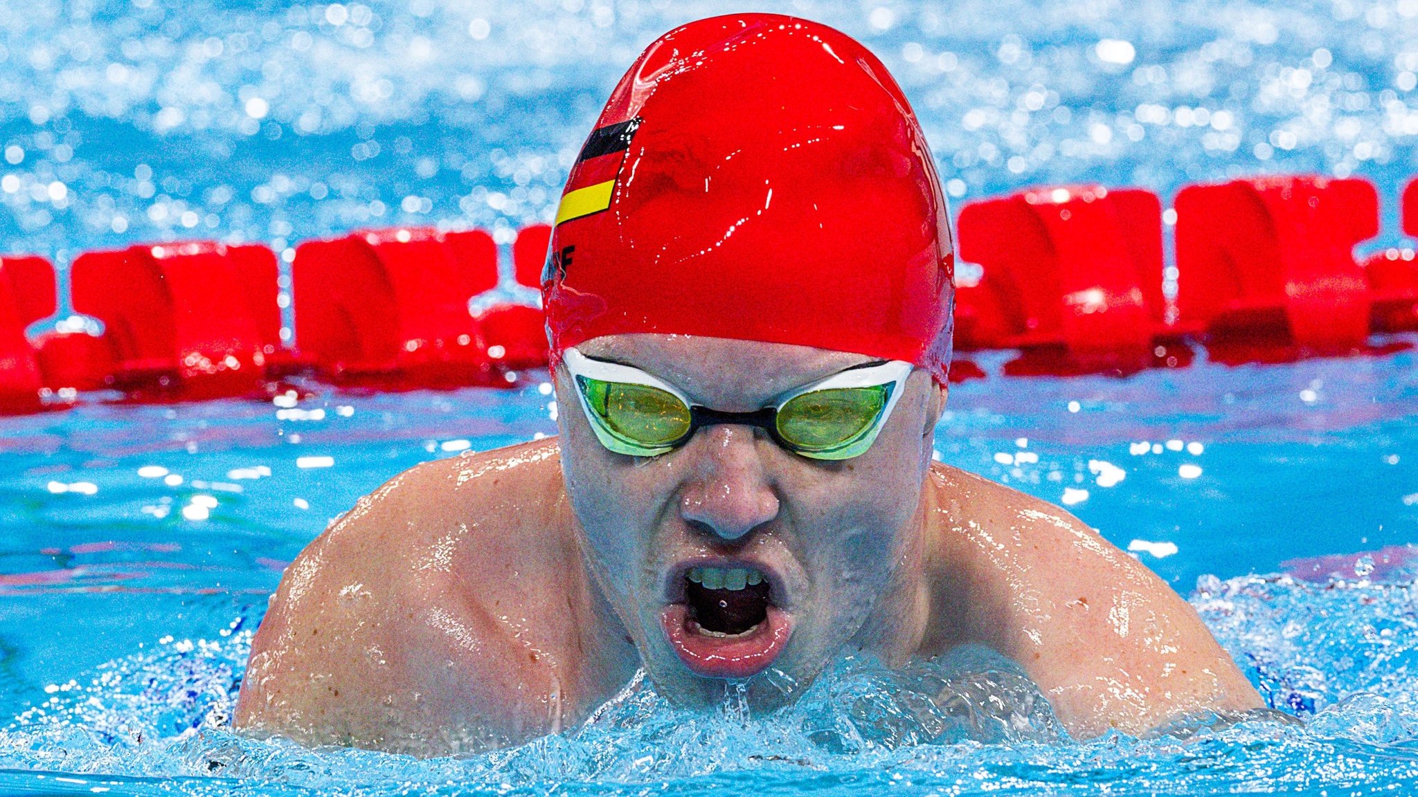 01.09.2024, Frankreich, Paris: Paralympics, Paris 2024, Schwimmen, Paris La Defense Arena, 150m Lagen, Männer, SM3, Finale, Josia Tim Alexander Topf vom deutschen Team reagiert nach dem Gewinn der Goldmedaille. Foto: Jens Büttner/dpa +++ dpa-Bildfunk +++