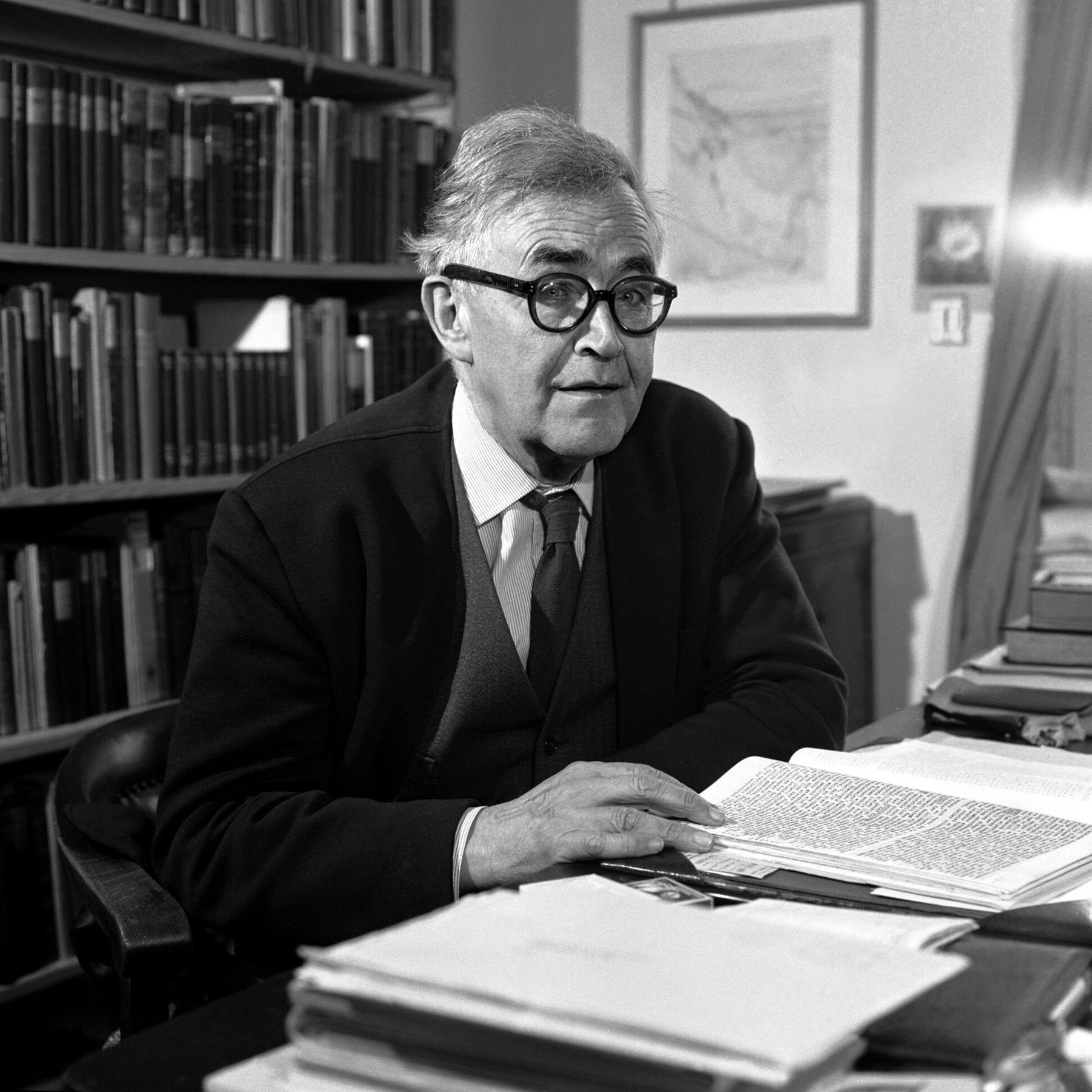 Geliebte eines Theologen und Frau im Hintergrund