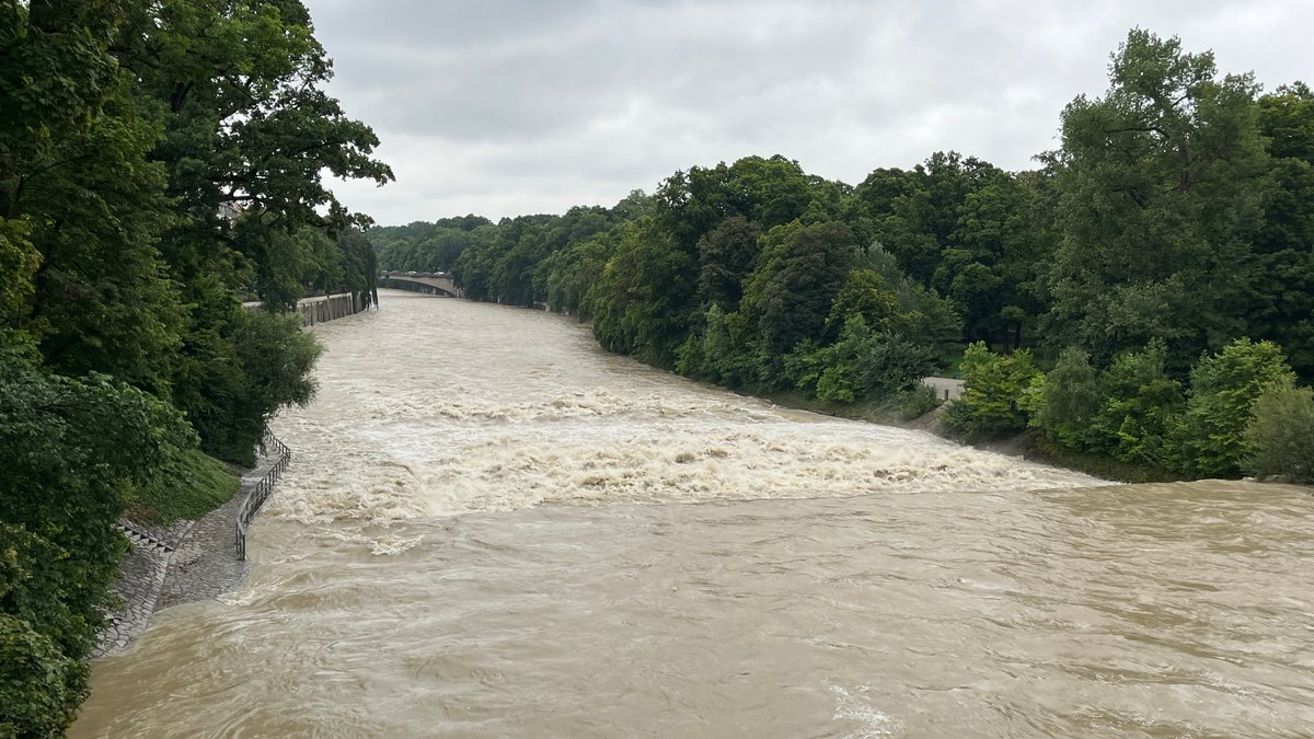 Meldestufe 1 für München: Isar schwillt nach Dauerregen an