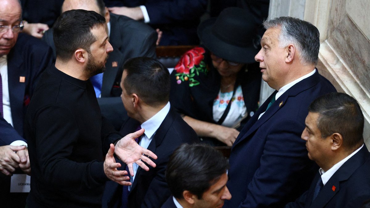 Der ukrainische Präsident Selenskyj begrüßt in Buenos Aires den ungarischen Premier Orban