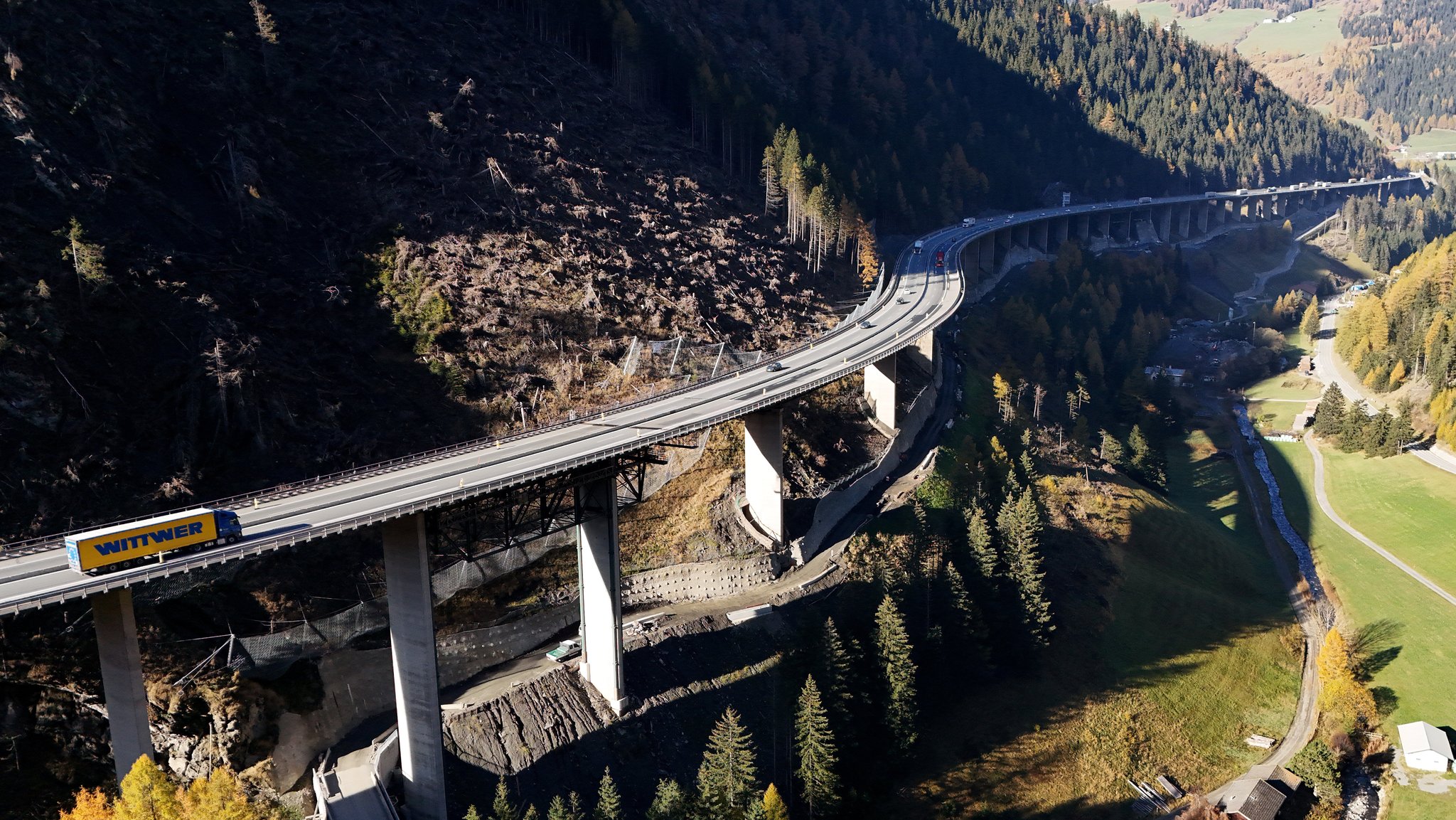 (Symbolbild) Am Sonntagvormittag wird ein Abschnitt der Brennerautobahn in beiden Fahrtrichtungen gesperrt sein.