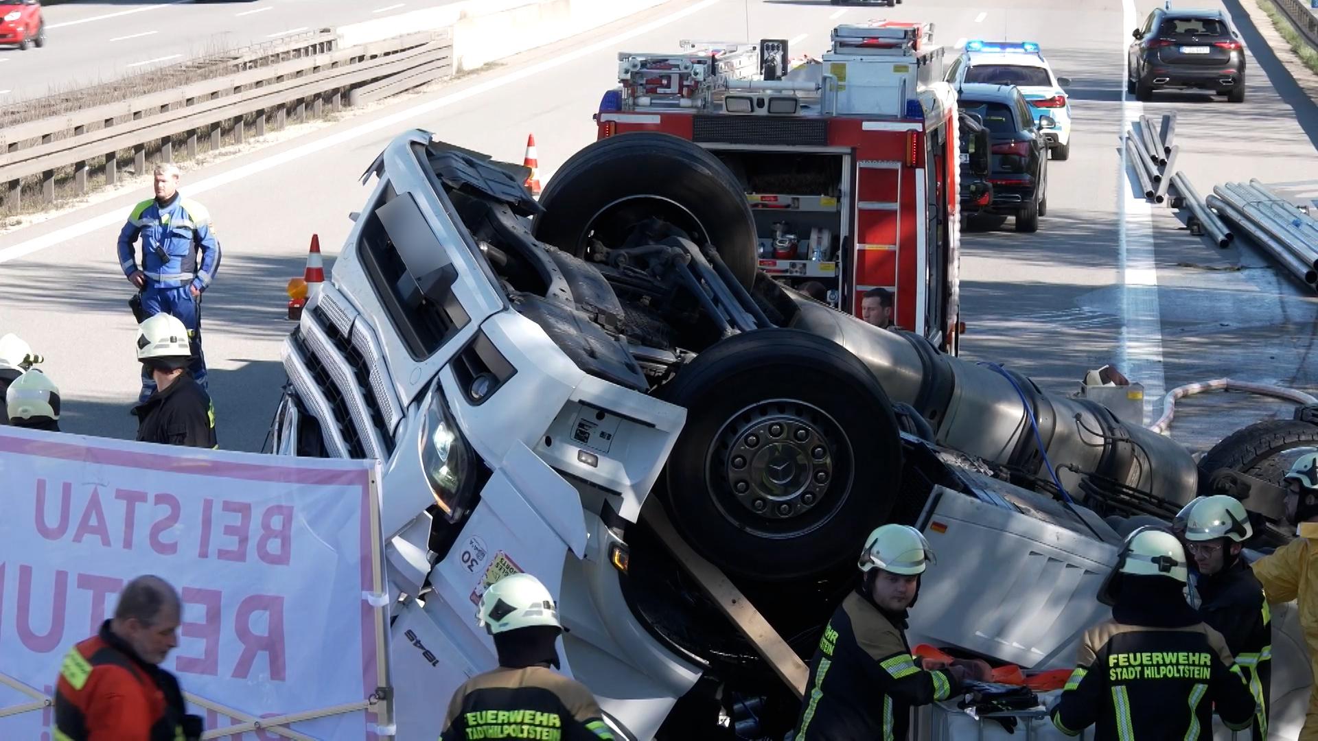 Feuerwehr und Rettungskräfte am Unfallort