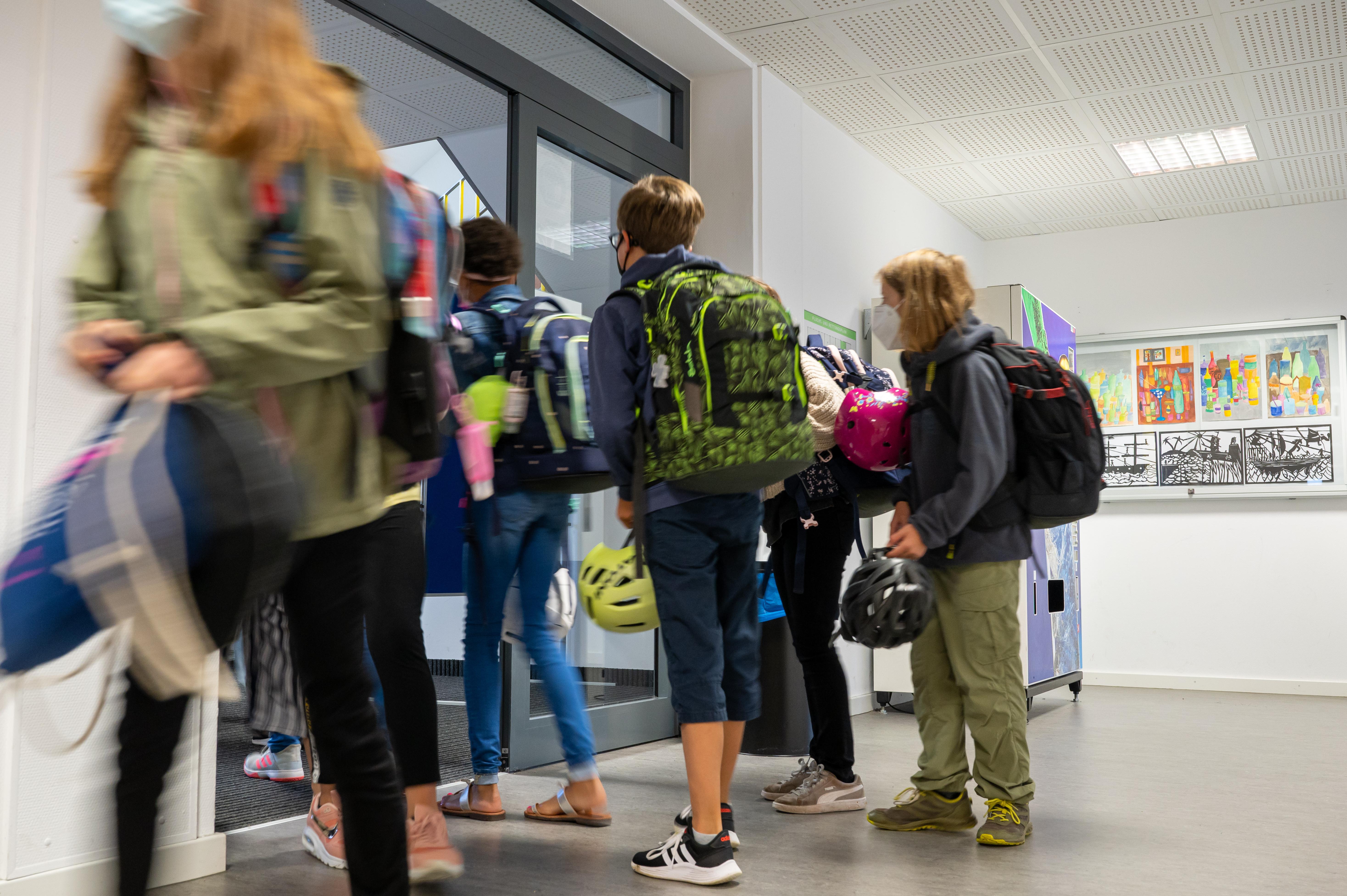 Neue Corona-Beschränkungen treffen besonders Zwölf- bis 17-Jährige