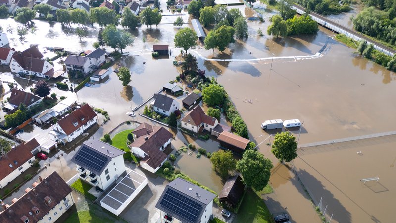 DWD-Studie: Extreme Hochwasser künftig alle 30 statt alle 40 Jahre | Bild: dpa-Bildfunk/Sven Hoppe DWD-Studie: Extreme Hochwasser künftig alle 30 statt alle 40 Jahre