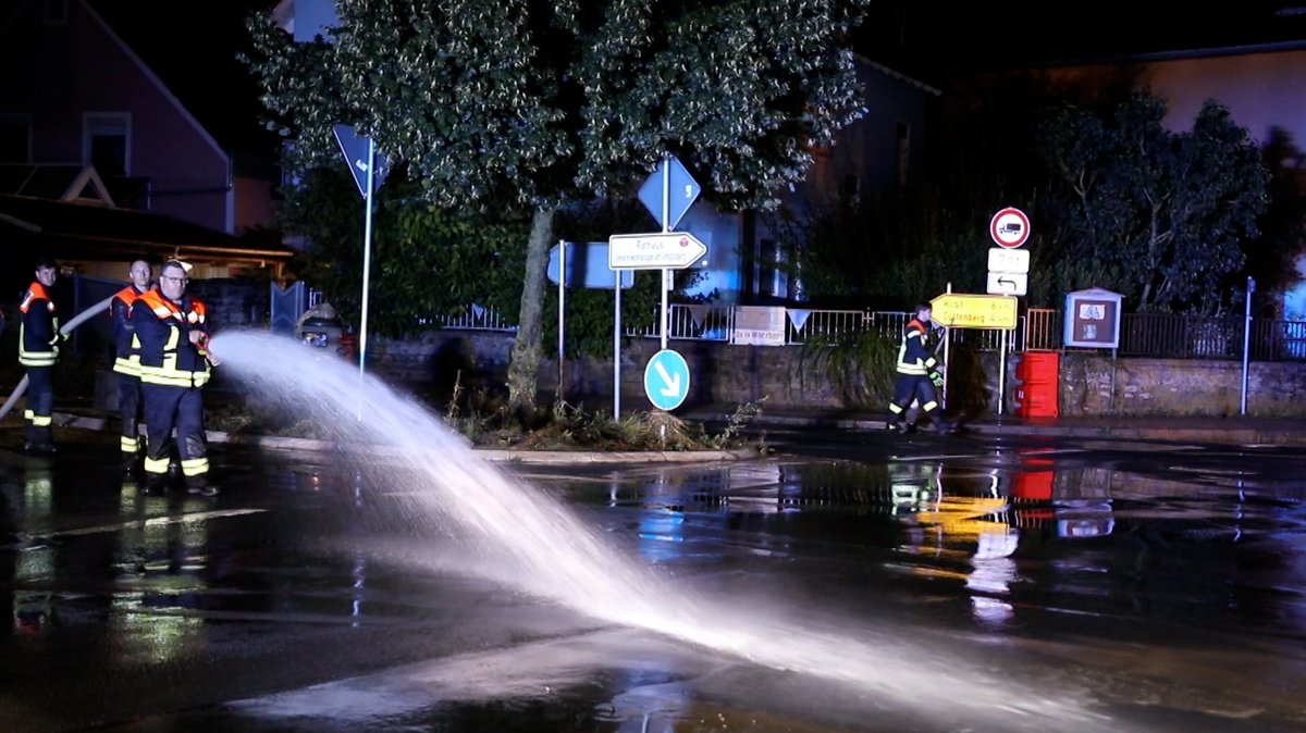 Starkregen löst Flutwelle aus: Reichenberg unter Wasser