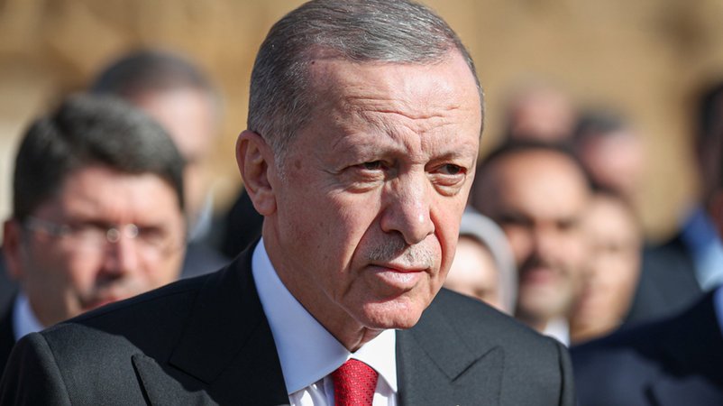 Recep Tayyip Erdogan, Präsident der Türkei, nimmt am 29.10.2023 an einer Kranzniederlegung am Mausoleum Atatürks in Ankara teil.