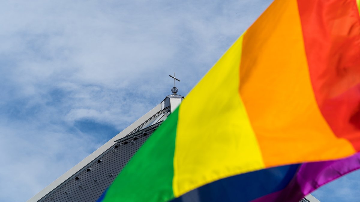 Katholische Kirche beschließt Segensfeiern für Homosexuelle