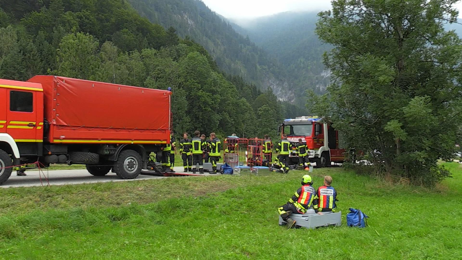 Ein Zeuge hört ein Motorengeräusch, dann einen Knall. Gleichzeitig verschwindet ein Kleinflugzeug im bayerisch-österreichischen Grenzgebiet. | Bild:BR
