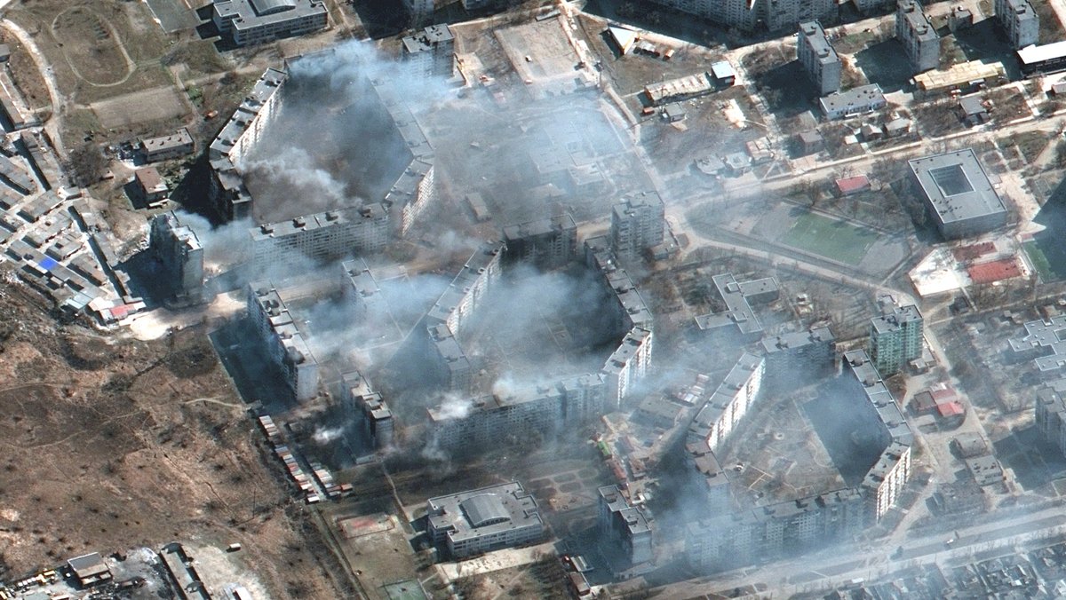 Satellitenbild von Mariupol zeigt zerstörte Wohnhäuser