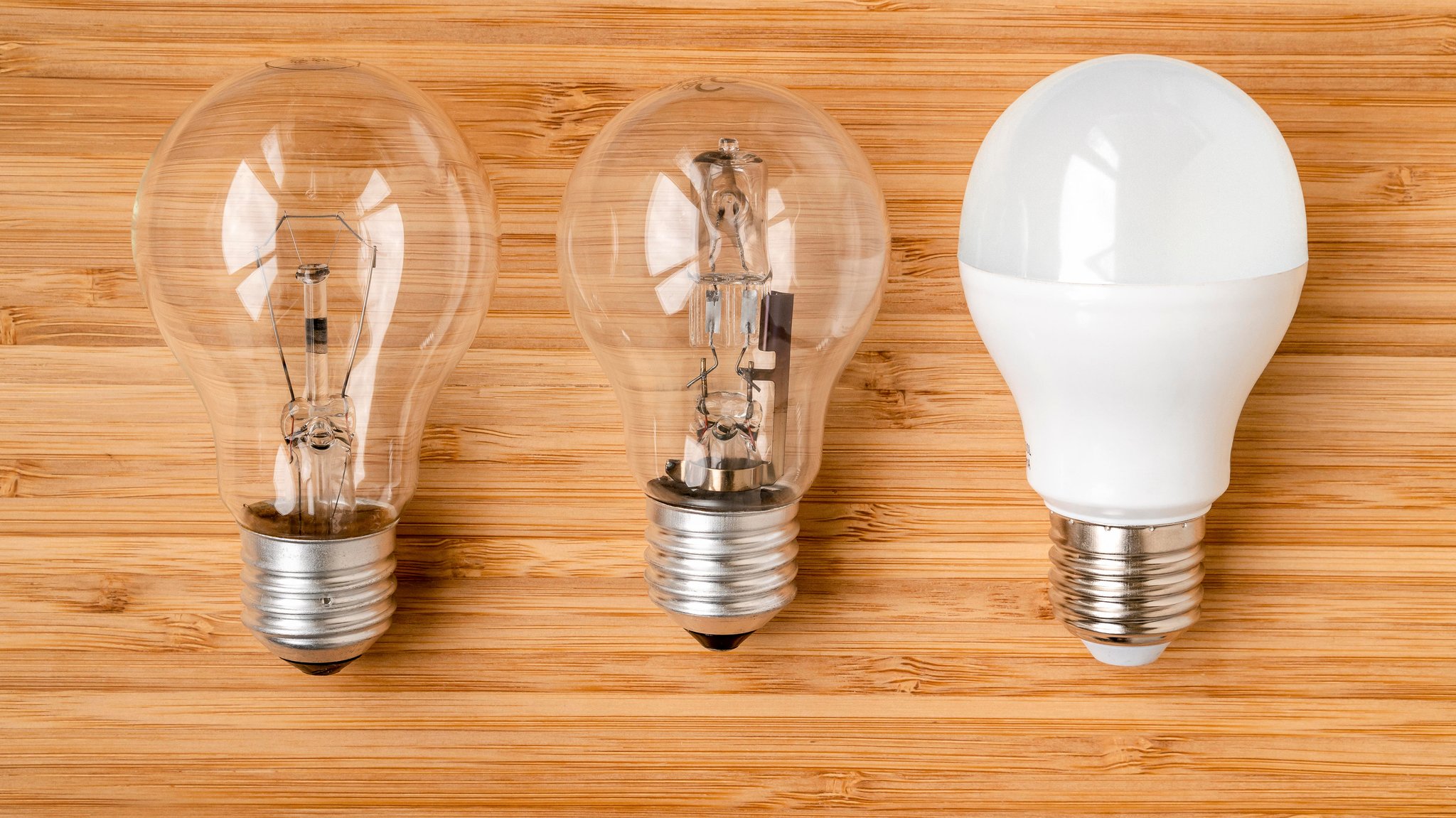 Klassisch - Halogen - LED: Die Evolution der Glühlampe soll zum Umweltschutz beitragn | Bild: pa/Zoonar/Grazvydas Januska Klassisch - Halogen - LED: Die Evolution der Glühlampe soll zum Umweltschutz beitragn