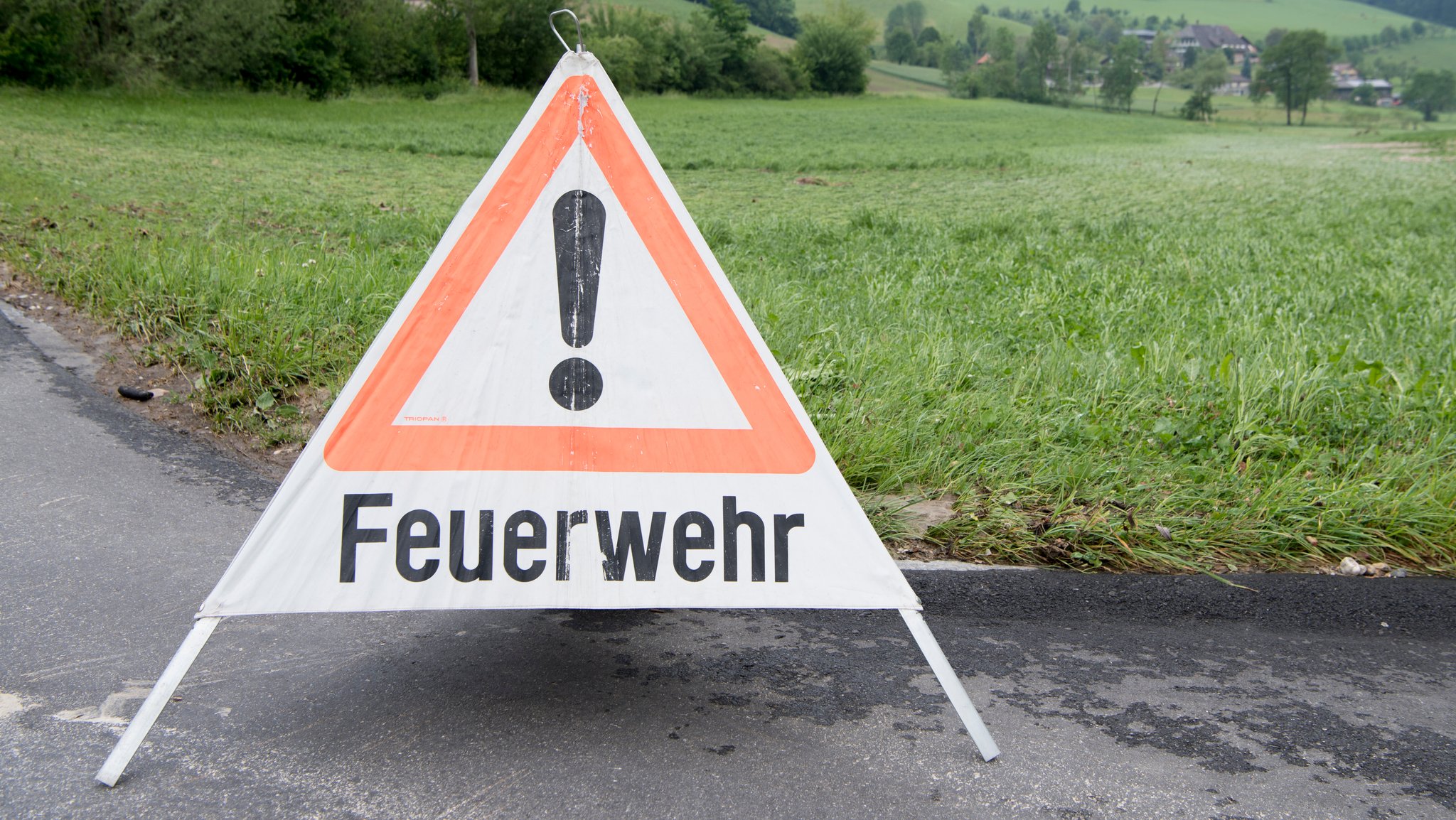 Warnhinweis der Feuerwehr (Symbolbild) | Bild: pa/dpa/KEYSTONE | ANTHONY ANEX Warnhinweis der Feuerwehr (Symbolbild)