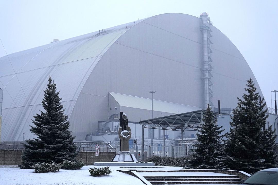 Archivbild (14.02.2025): Ein Sicherheitsbehälter, der die Überreste des Reaktors Nummer vier im ehemaligen Atomkraftwerks Tschernobyl schützt.