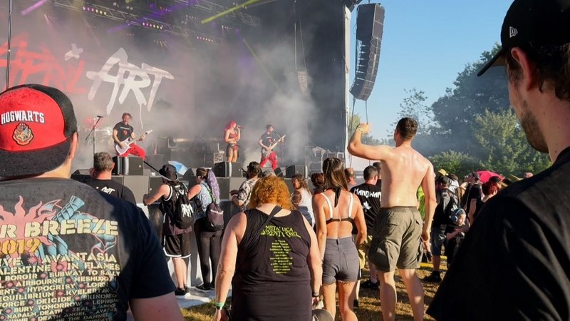 Klein-Wacken: Dorfgütingen hat jetzt ein Metal-Festival | Bild: BR Klein-Wacken: Dorfgütingen hat jetzt ein Metal-Festival