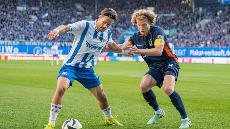 Spielszene Hansa Rostock - TSV 1860 München | Bild: picture-alliance/dpa Spielszene Hansa Rostock - TSV 1860 München