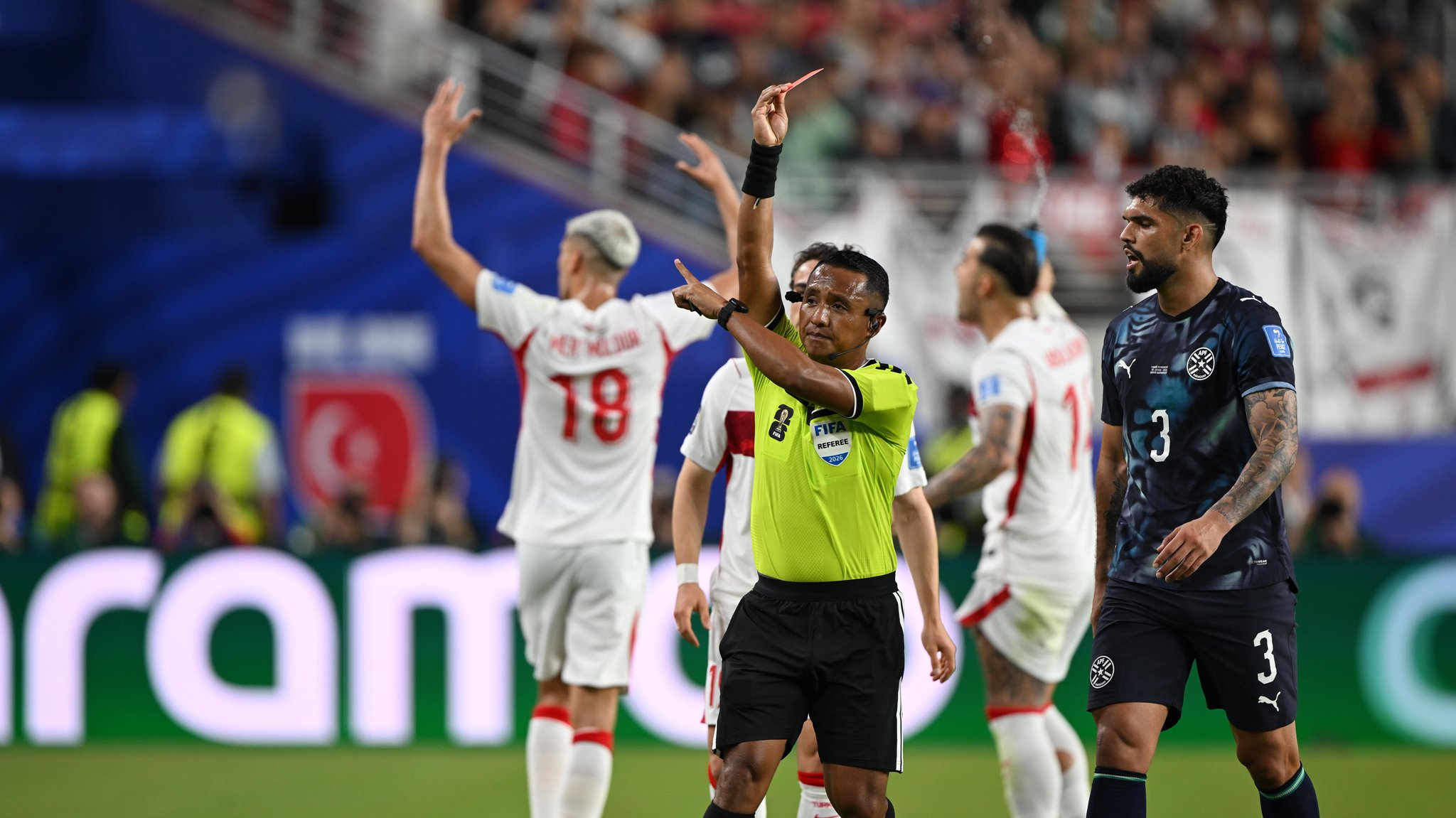 Miguel Almiron sieht die rote Karte bei der Fußball-WM 2026 | Bild: picture alliance / Anadolu | Tayfun Coskun Miguel Almiron sieht die rote Karte bei der Fußball-WM 2026
